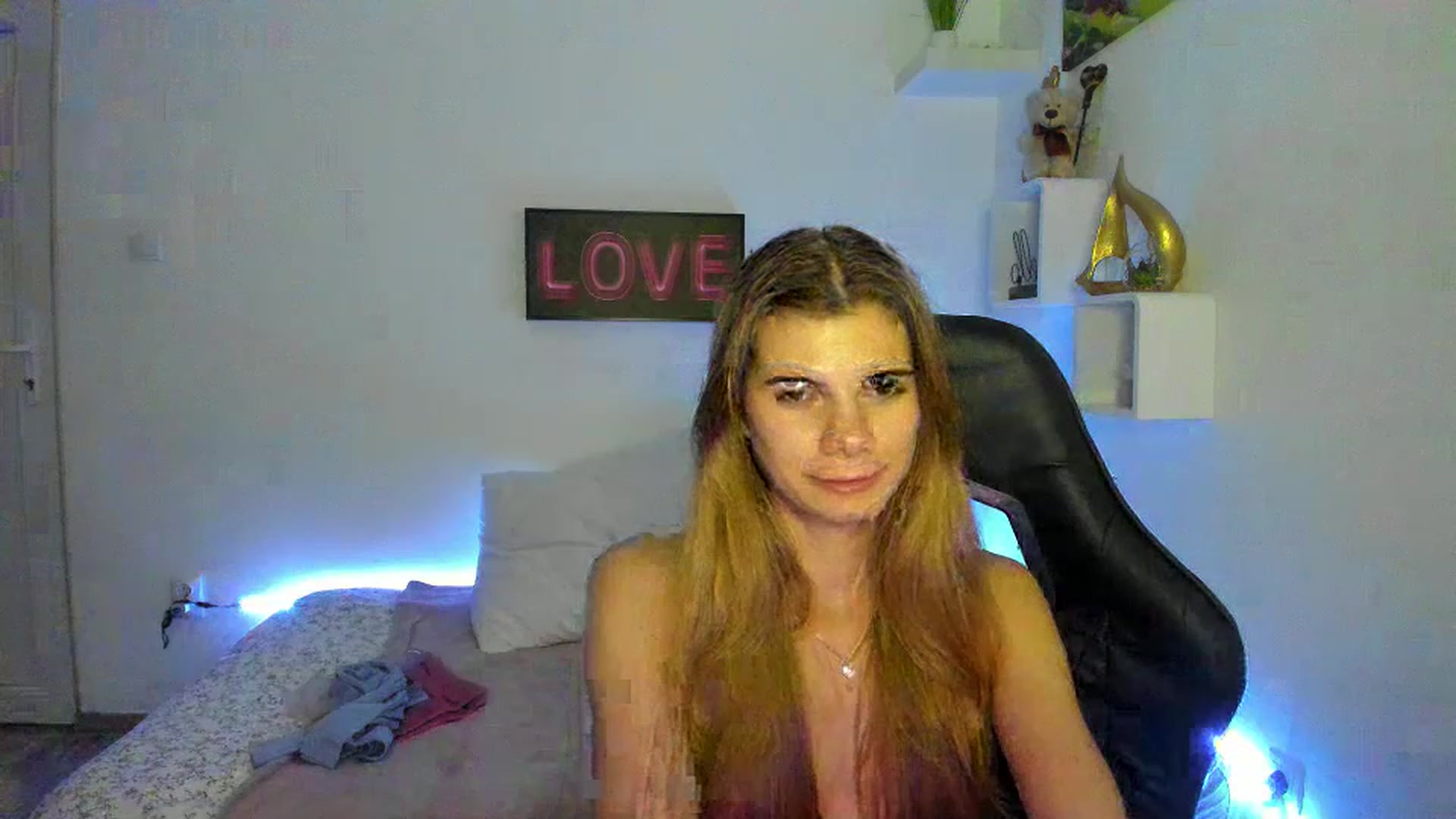 Gallery image thumbnail from RileyReid_18's myfreecams stream on, 01/05/2023, 16:41 image 19 of 20