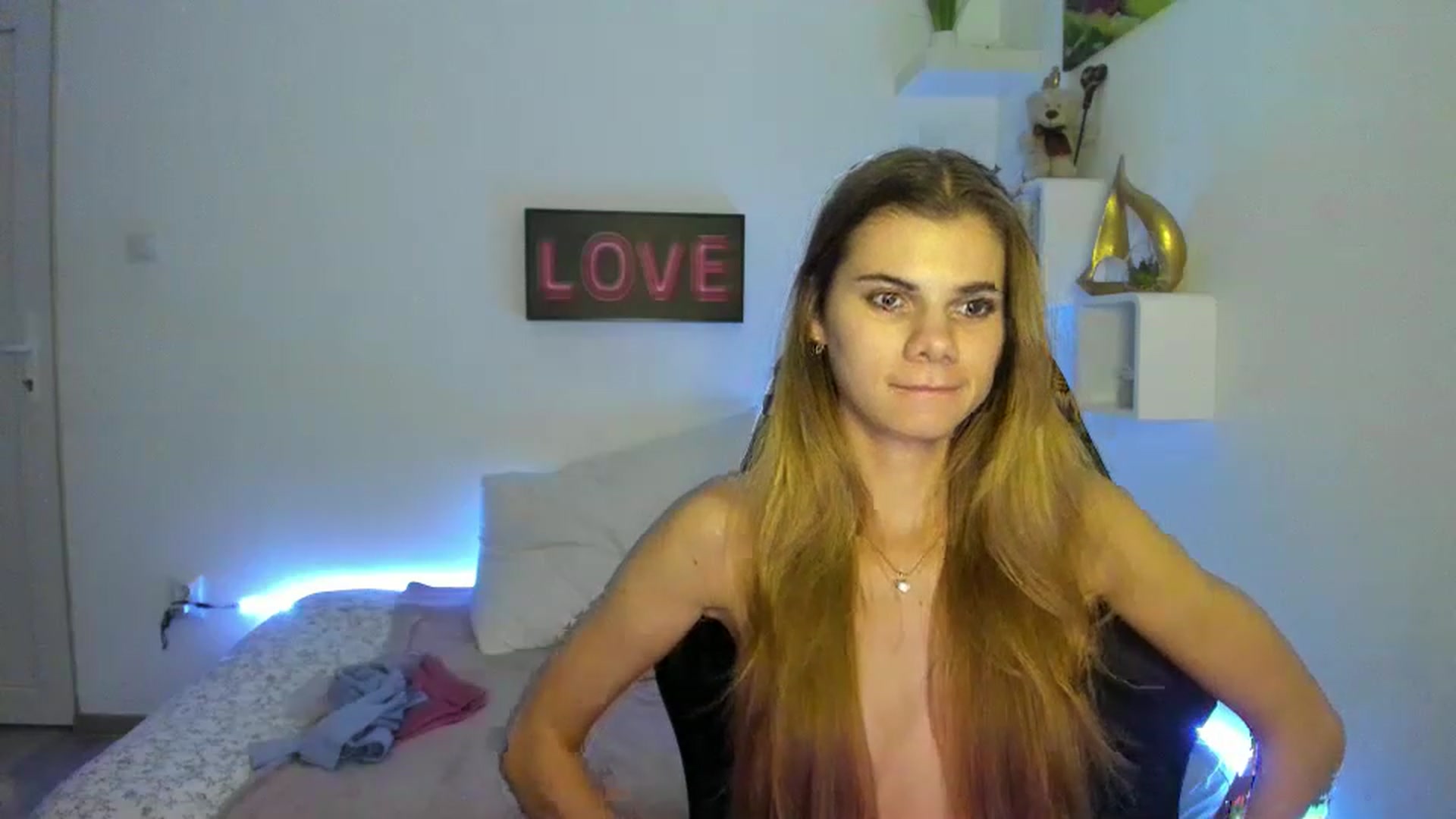 Gallery image thumbnail from RileyReid_18's myfreecams stream on, 01/05/2023, 16:41 image 17 of 20