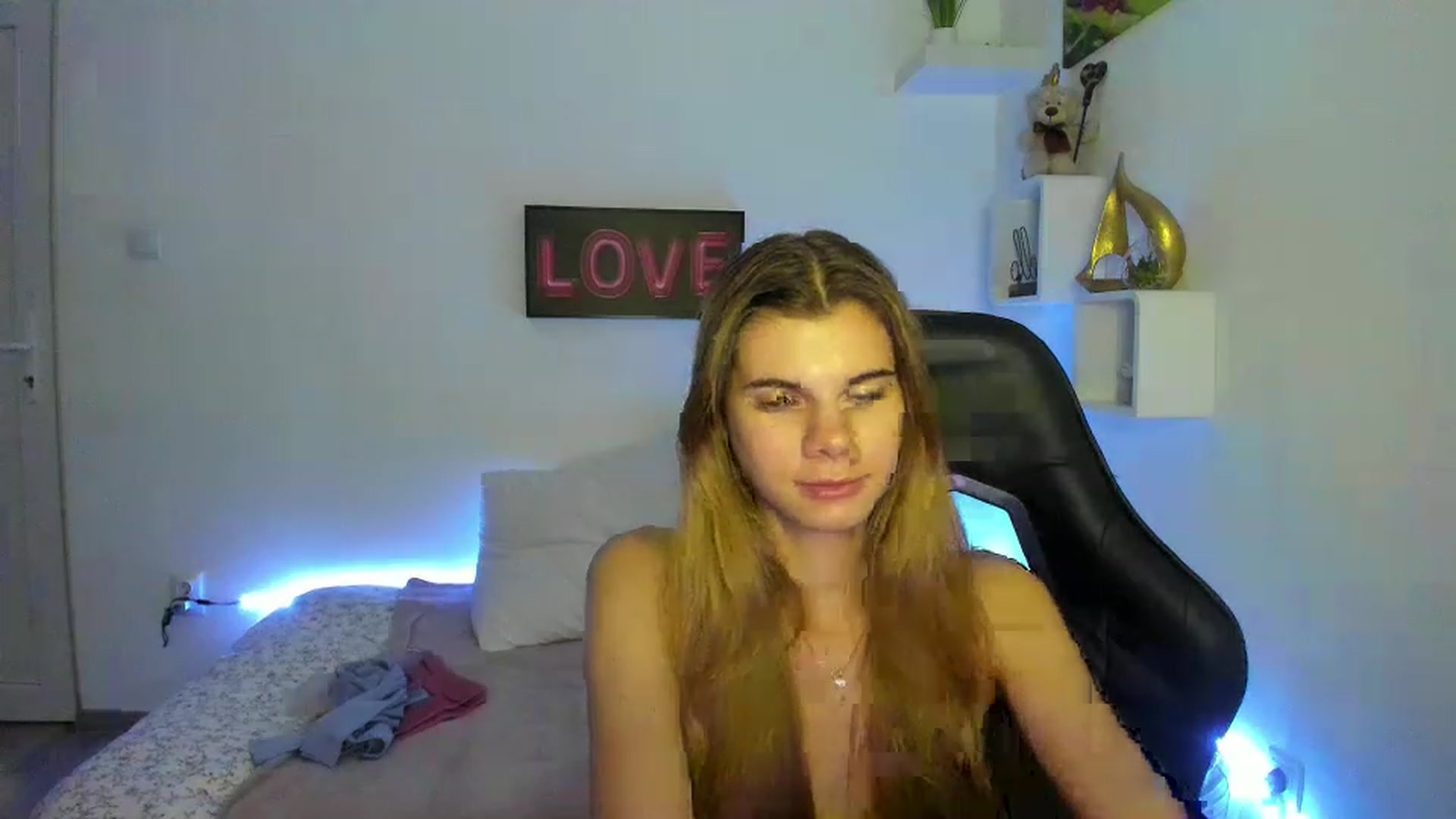 Gallery image thumbnail from RileyReid_18's myfreecams stream on, 01/05/2023, 16:41 image 20 of 20
