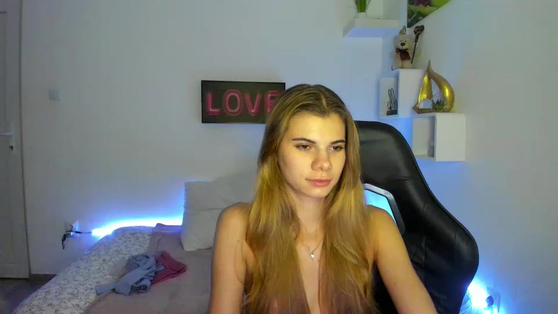 Gallery image thumbnail from RileyReid_18's myfreecams stream on, 01/05/2023, 16:41 image 18 of 20