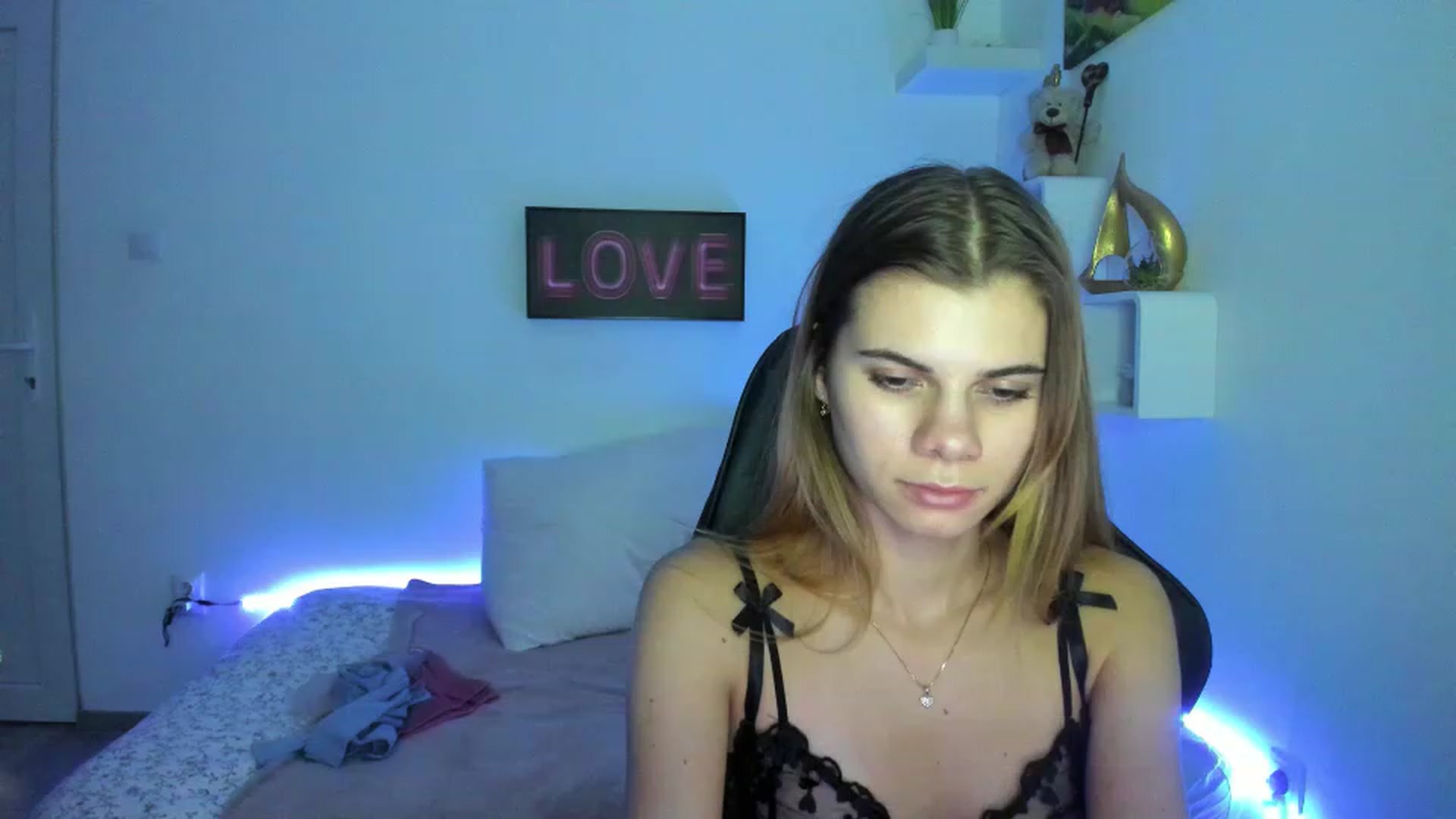 Gallery image thumbnail from RileyReid_18's myfreecams stream on, 01/05/2023, 19:03 image 9 of 20