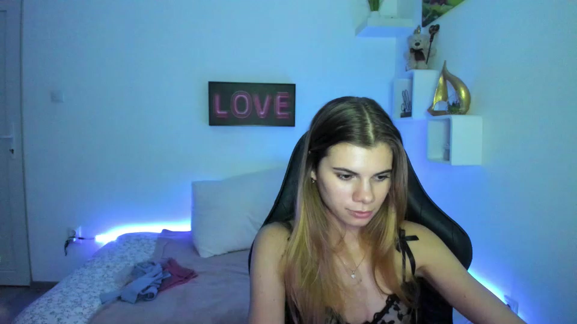 Gallery image thumbnail from RileyReid_18's myfreecams stream on, 01/05/2023, 19:03 image 13 of 20