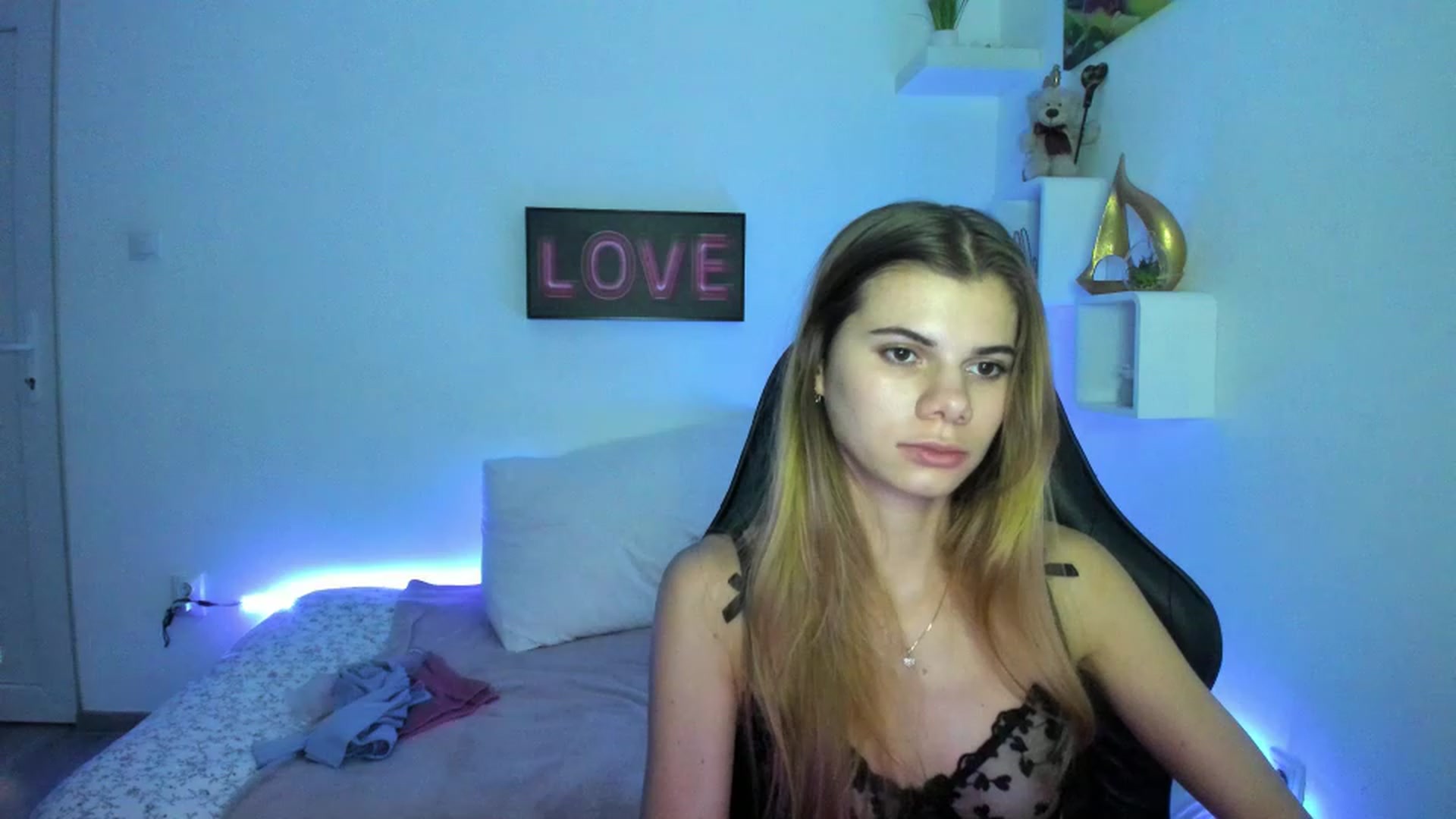 Gallery image thumbnail from RileyReid_18's myfreecams stream on, 01/05/2023, 19:03 image 12 of 20