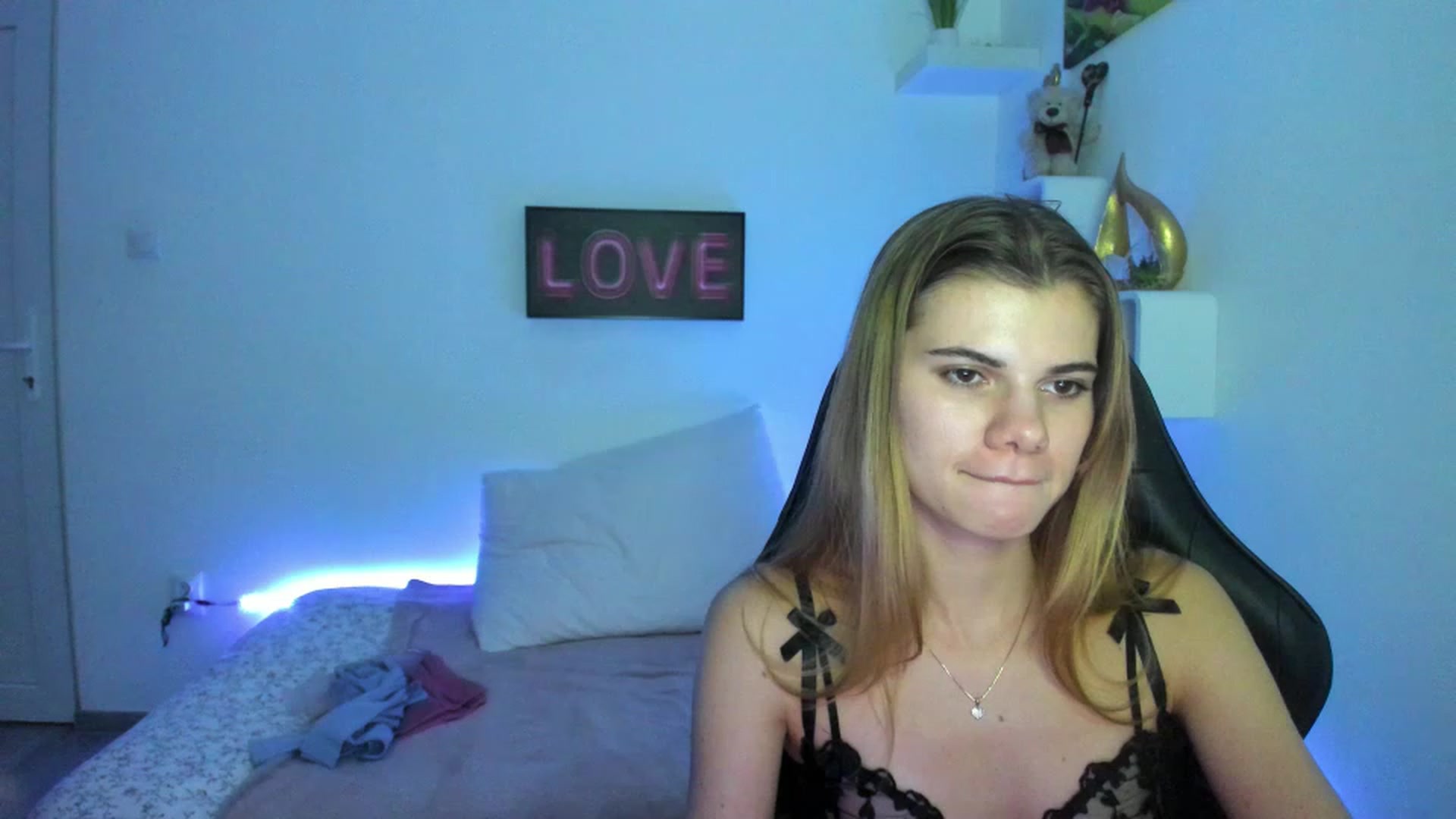 Gallery image thumbnail from RileyReid_18's myfreecams stream on, 01/05/2023, 19:03 image 7 of 20