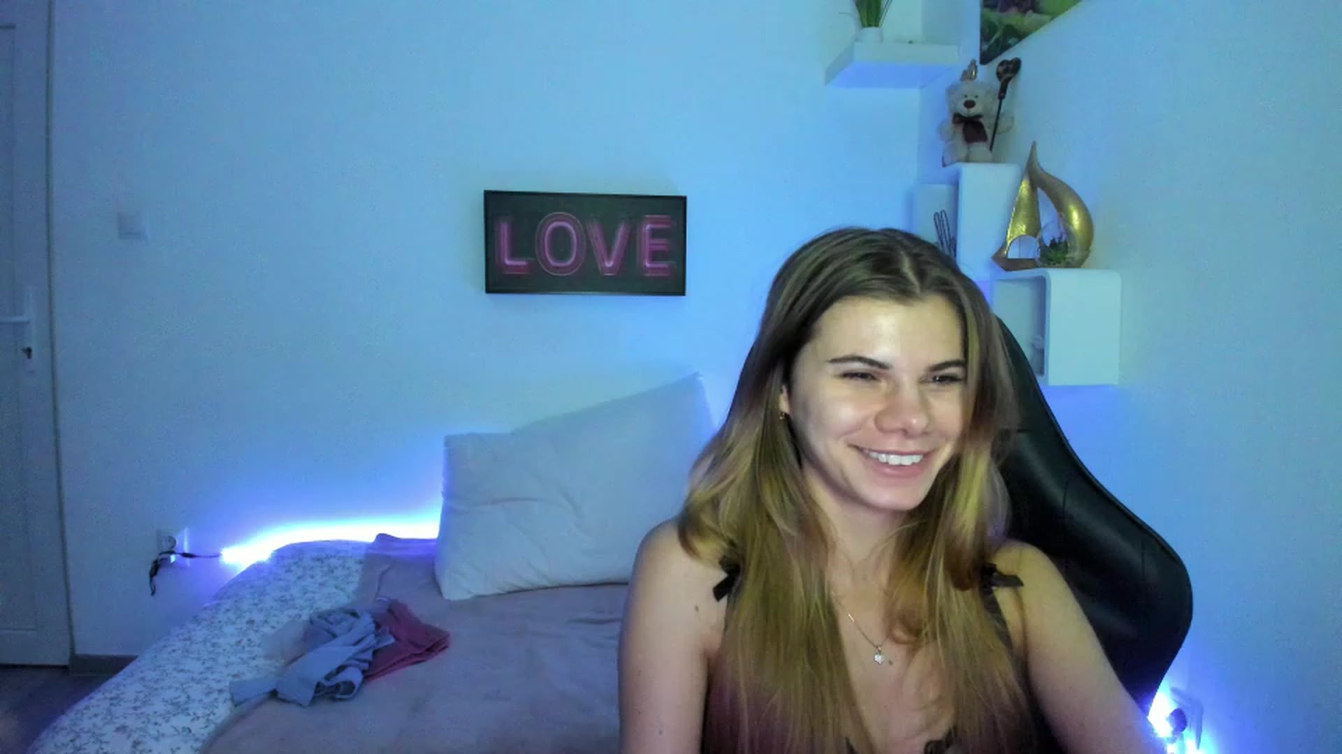 Gallery image thumbnail from RileyReid_18's myfreecams stream on, 01/05/2023, 19:03 image 5 of 20
