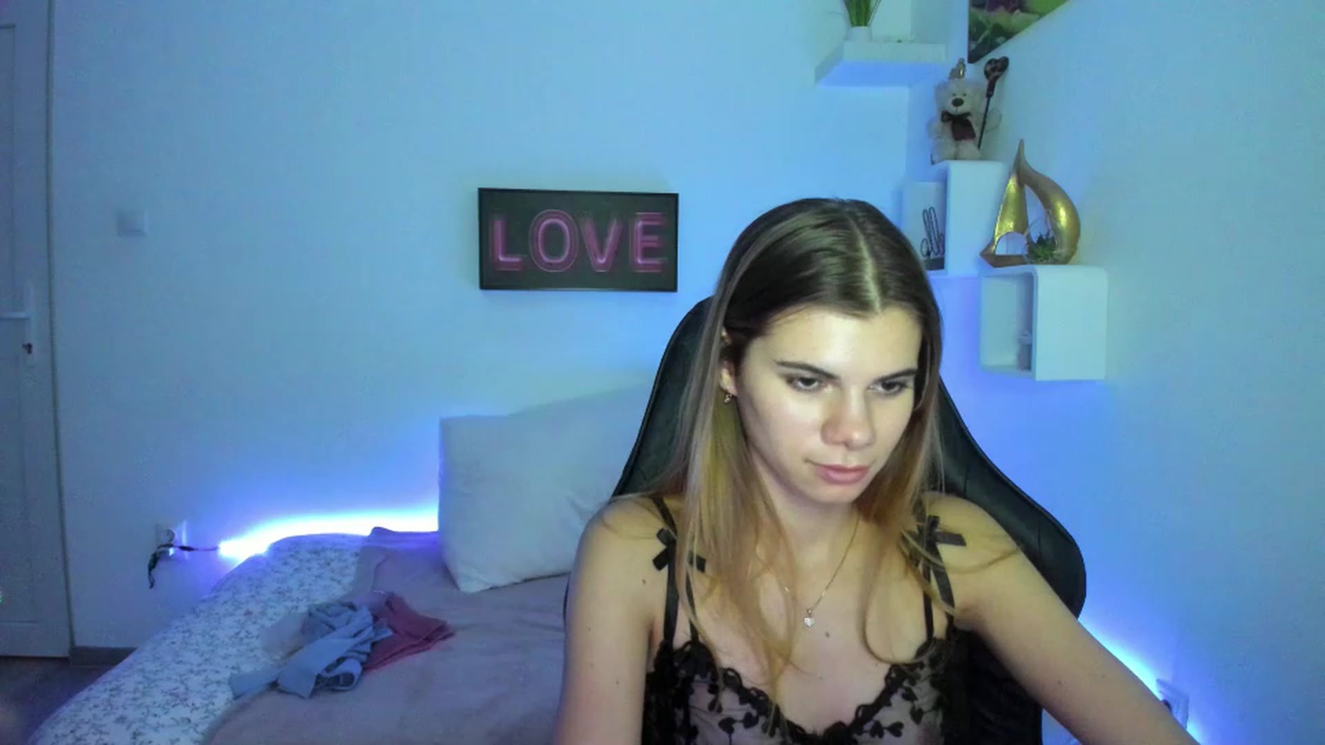Gallery image thumbnail from RileyReid_18's myfreecams stream on, 01/05/2023, 19:03 image 15 of 20