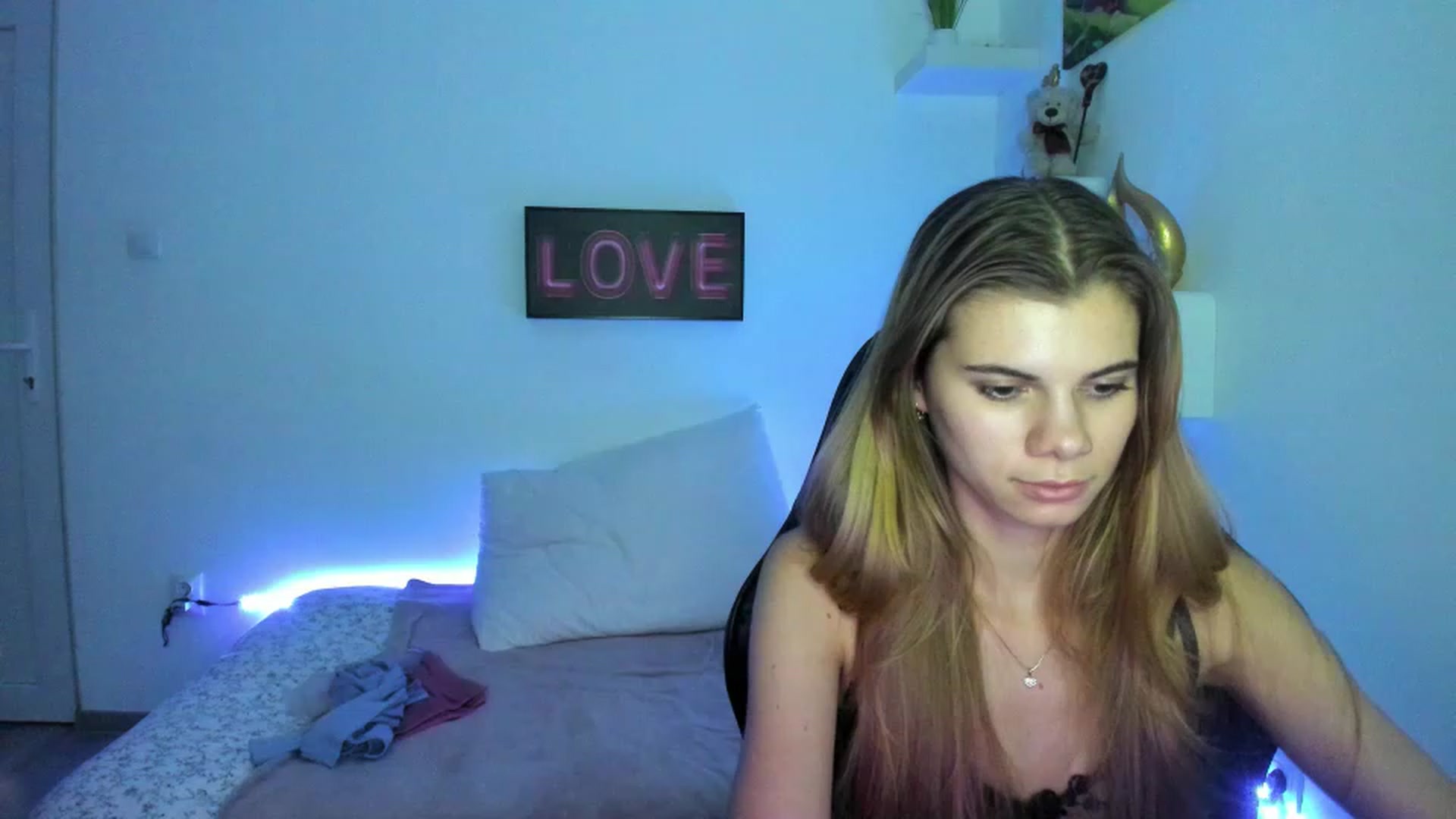 Gallery image thumbnail from RileyReid_18's myfreecams stream on, 01/05/2023, 19:03 image 4 of 20