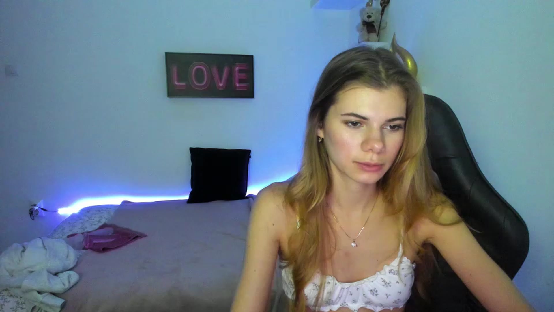 Gallery image thumbnail from RileyReid_18's myfreecams stream on, 01/06/2023, 15:28 image 3 of 20