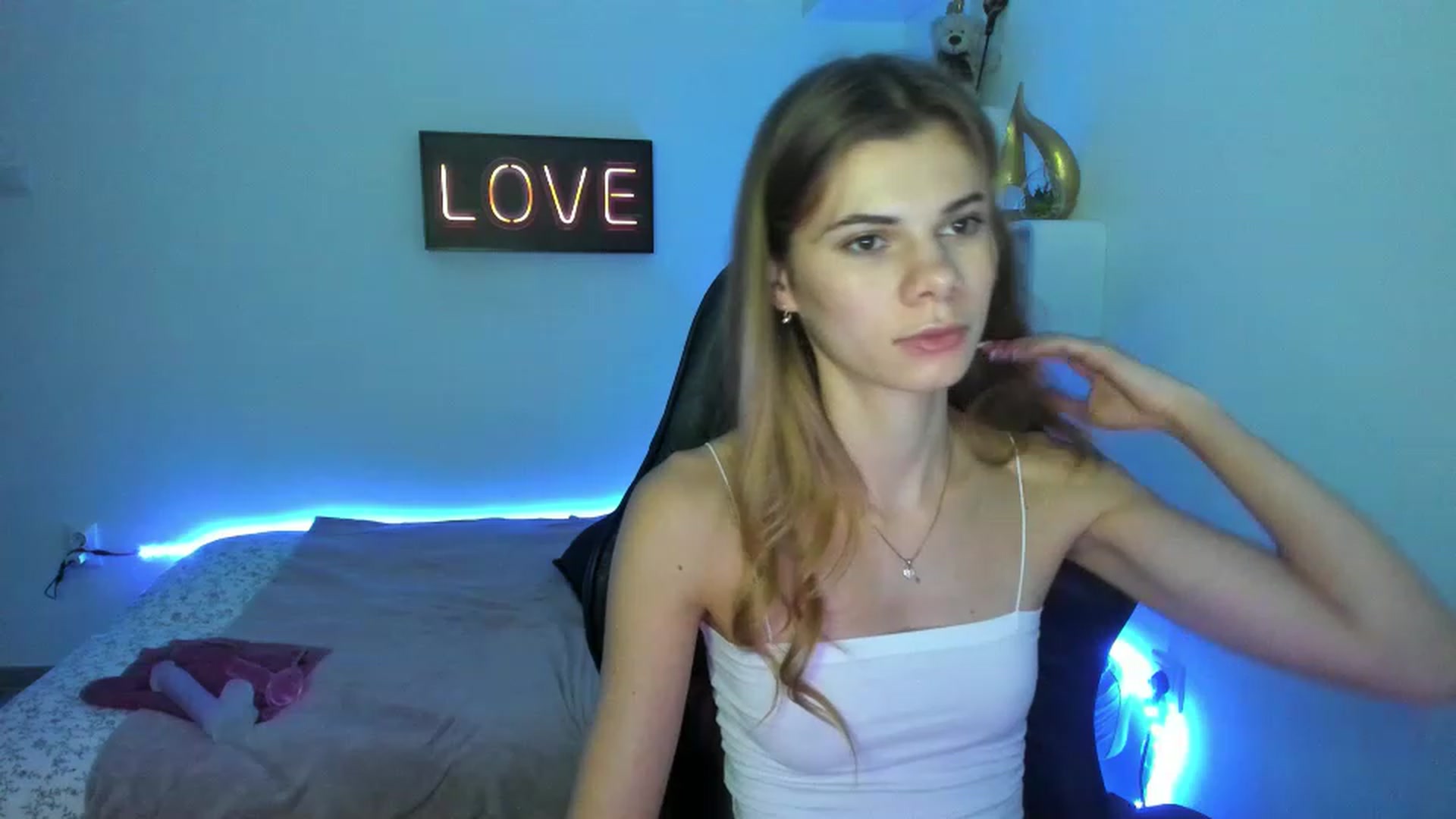 Gallery image thumbnail from RileyReid_18's myfreecams stream on, 01/07/2023, 13:46 image 9 of 20
