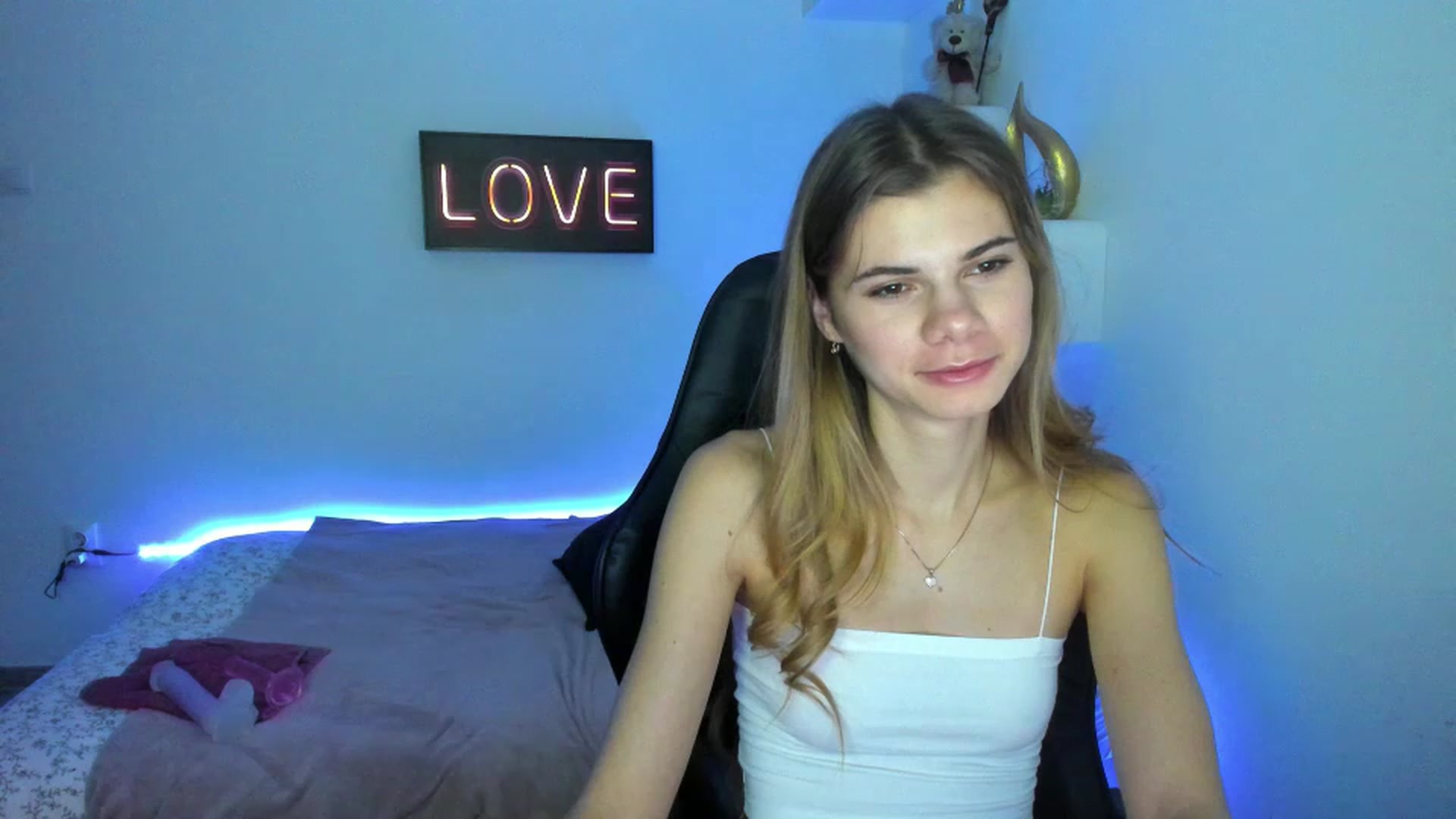Gallery image thumbnail from RileyReid_18's myfreecams stream on, 01/07/2023, 13:46 image 10 of 20