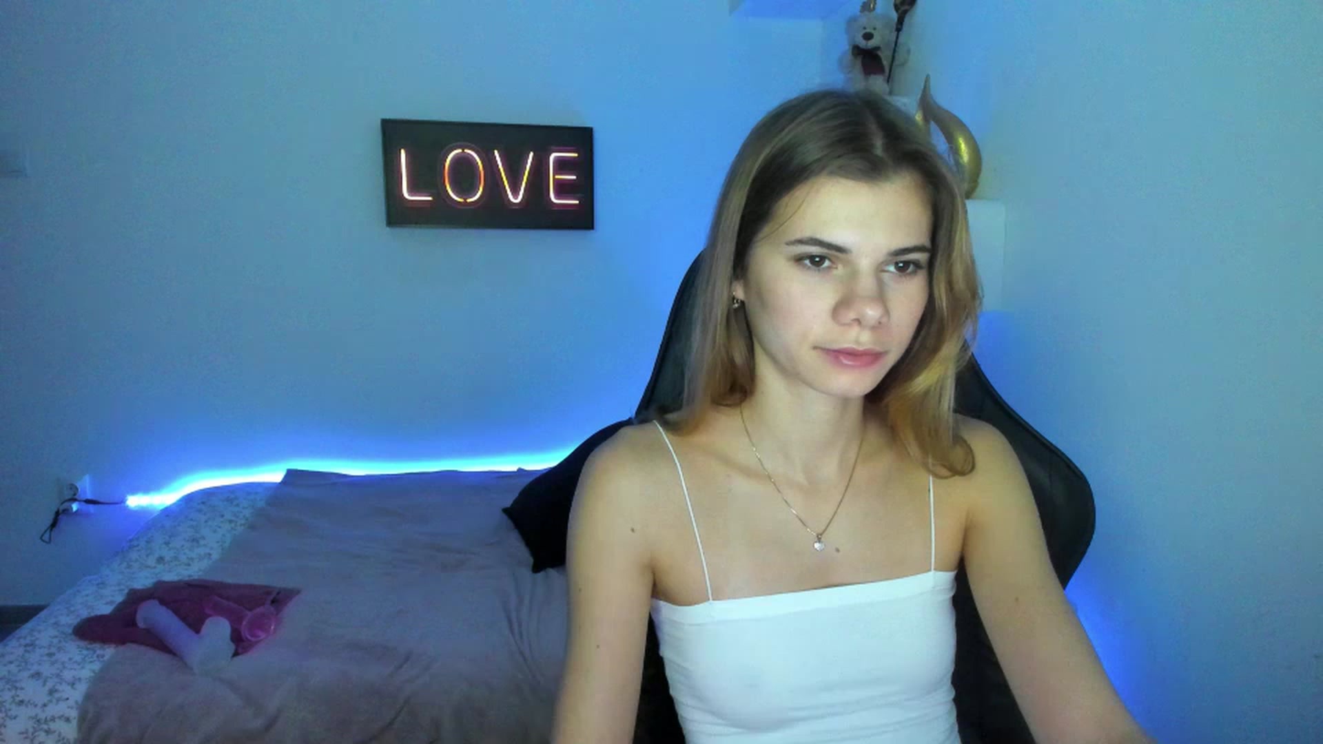 Gallery image thumbnail from RileyReid_18's myfreecams stream on, 01/07/2023, 13:46 image 3 of 20