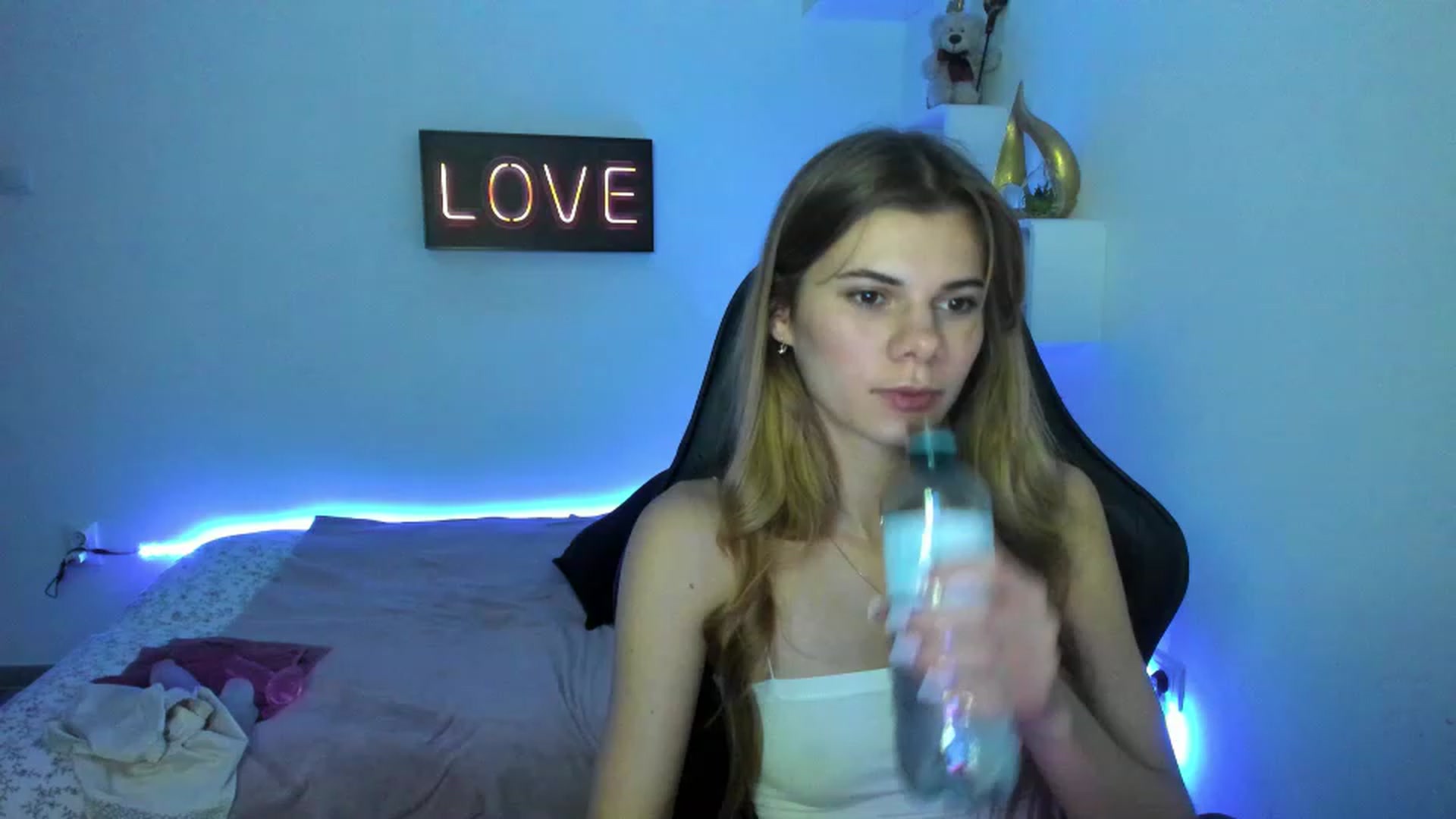 Gallery image thumbnail from RileyReid_18's myfreecams stream on, 01/07/2023, 13:46 image 20 of 20