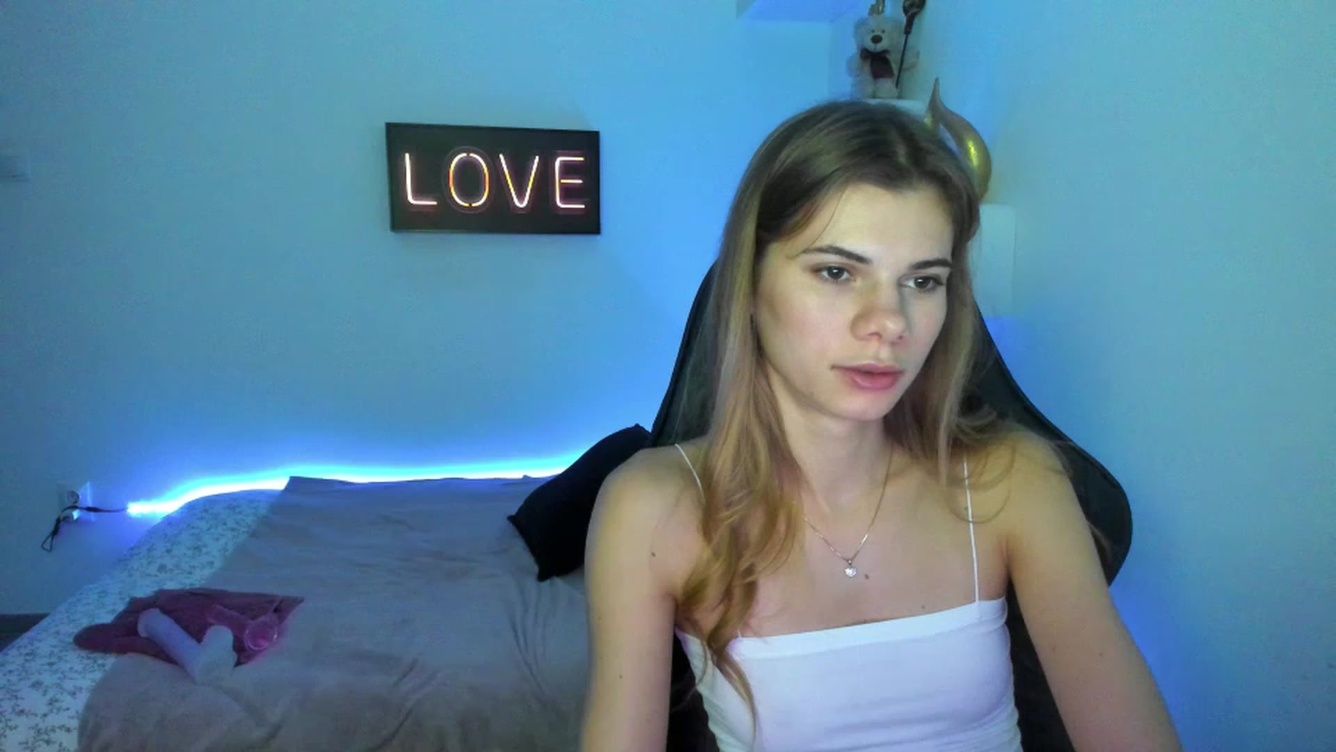 Gallery image thumbnail from RileyReid_18's myfreecams stream on, 01/07/2023, 13:46 image 11 of 20