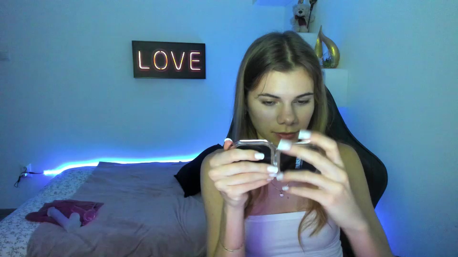 Gallery image thumbnail from RileyReid_18's myfreecams stream on, 01/07/2023, 13:46 image 13 of 20
