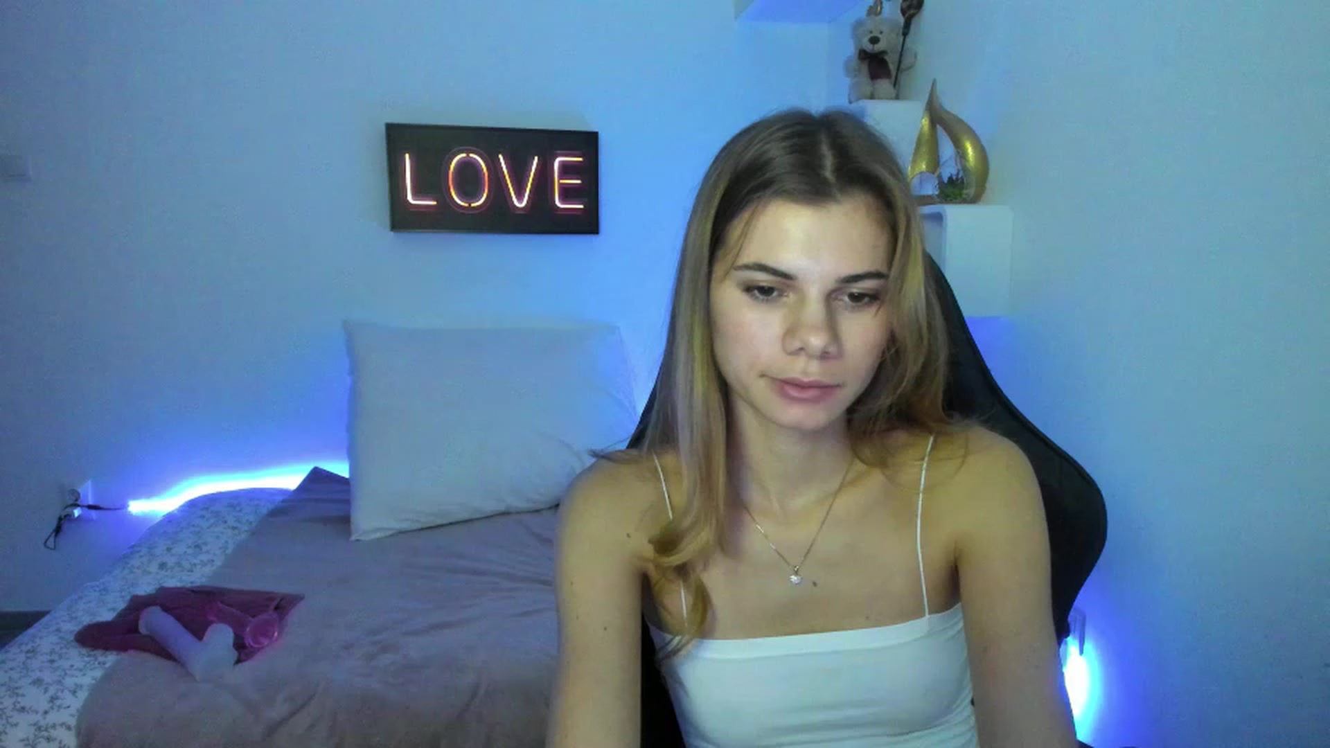 Gallery image thumbnail from RileyReid_18's myfreecams stream on, 01/07/2023, 16:17 image 9 of 20
