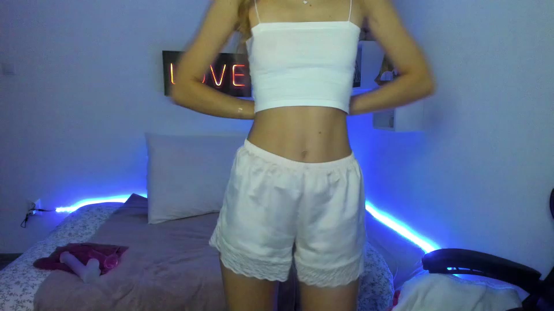 Gallery image thumbnail from RileyReid_18's myfreecams stream on, 01/07/2023, 16:17 image 13 of 20