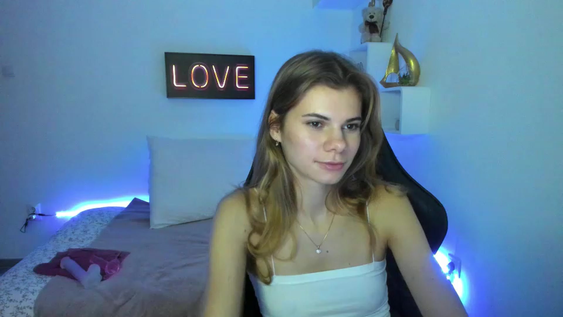 Gallery image thumbnail from RileyReid_18's myfreecams stream on, 01/07/2023, 16:17 image 10 of 20