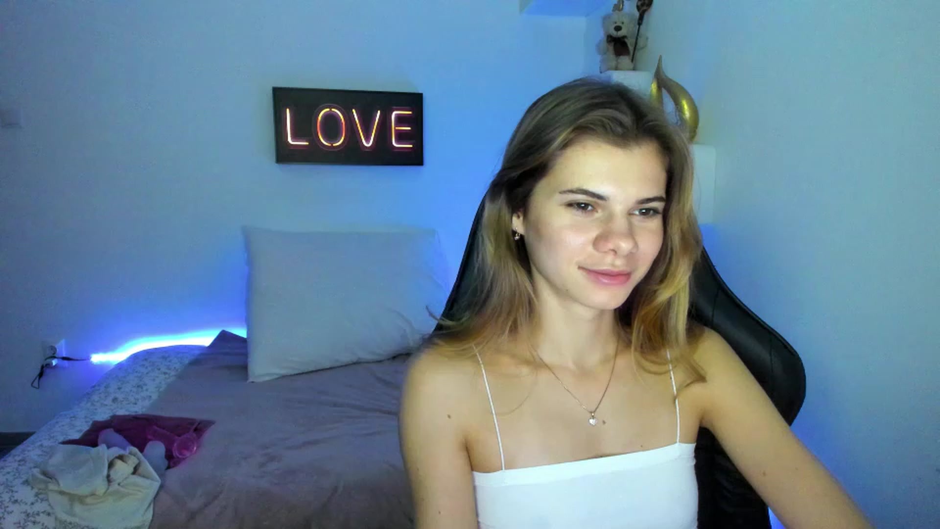 Gallery image thumbnail from RileyReid_18's myfreecams stream on, 01/07/2023, 16:17 image 7 of 20