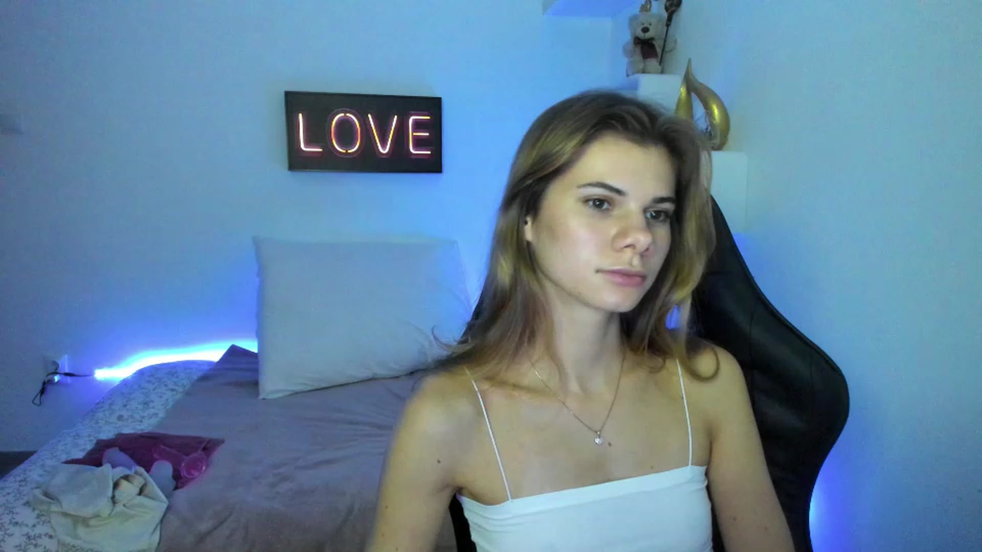 Gallery image thumbnail from RileyReid_18's myfreecams stream on, 01/07/2023, 16:17 image 8 of 20