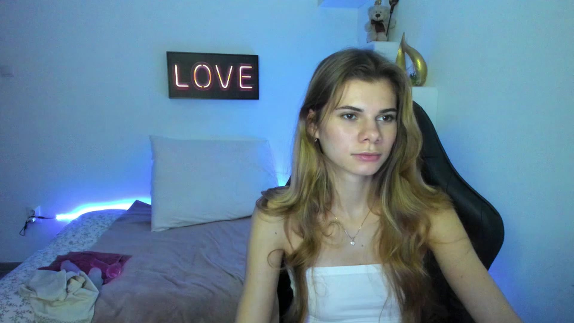 Gallery image thumbnail from RileyReid_18's myfreecams stream on, 01/07/2023, 16:17 image 4 of 20