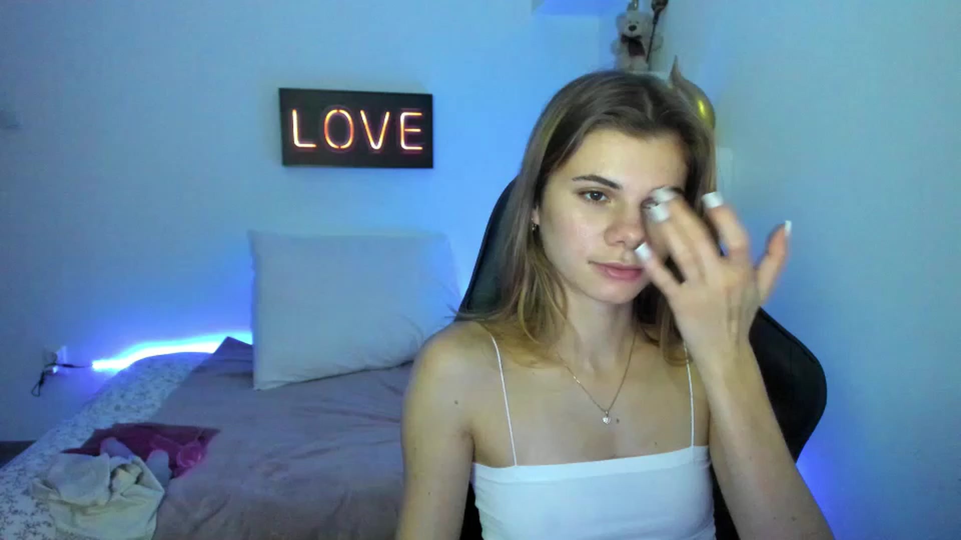 Gallery image thumbnail from RileyReid_18's myfreecams stream on, 01/07/2023, 16:17 image 6 of 20