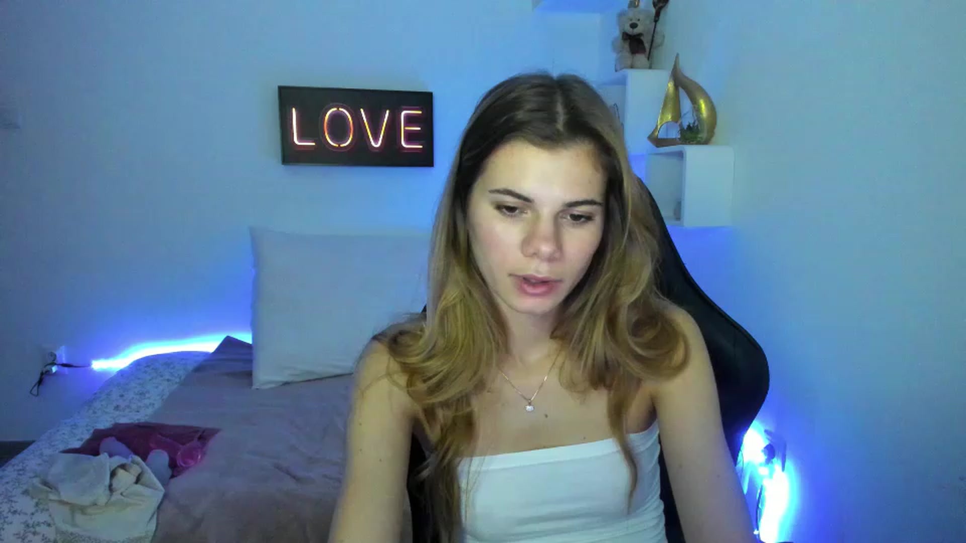 Gallery image thumbnail from RileyReid_18's myfreecams stream on, 01/07/2023, 16:17 image 2 of 20