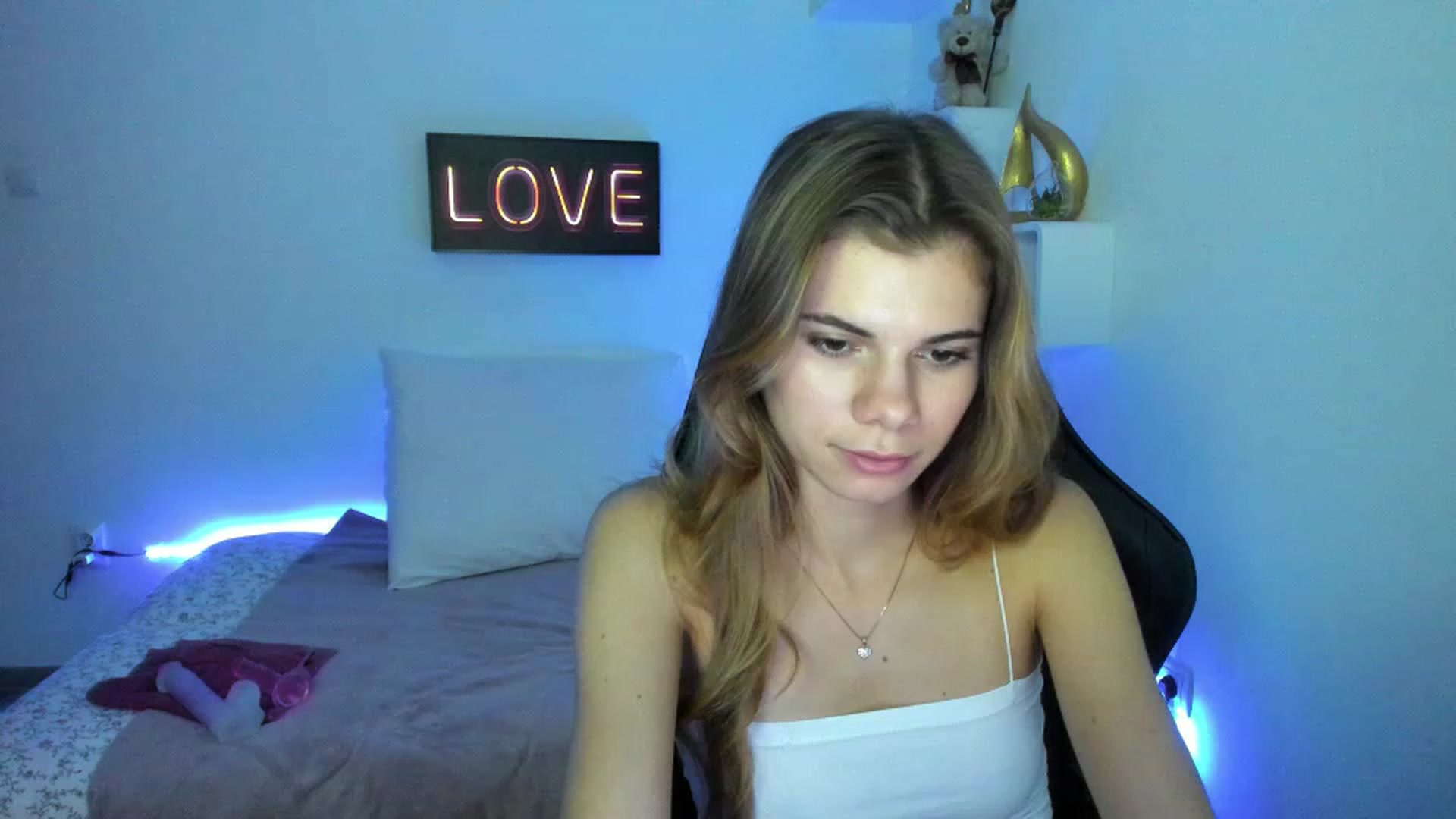 Gallery image thumbnail from RileyReid_18's myfreecams stream on, 01/07/2023, 16:17 image 16 of 20
