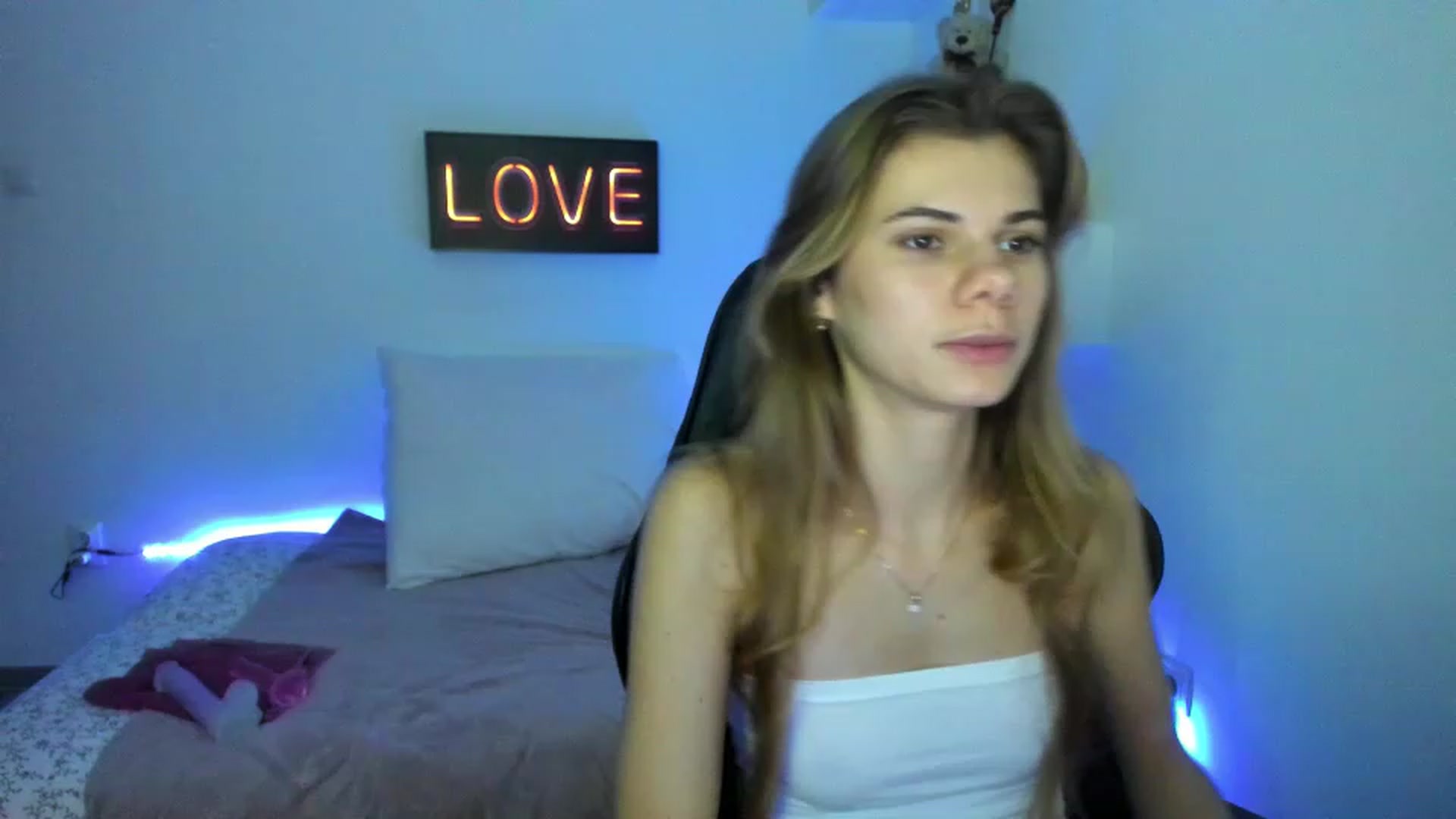 Gallery image thumbnail from RileyReid_18's myfreecams stream on, 01/07/2023, 16:17 image 20 of 20