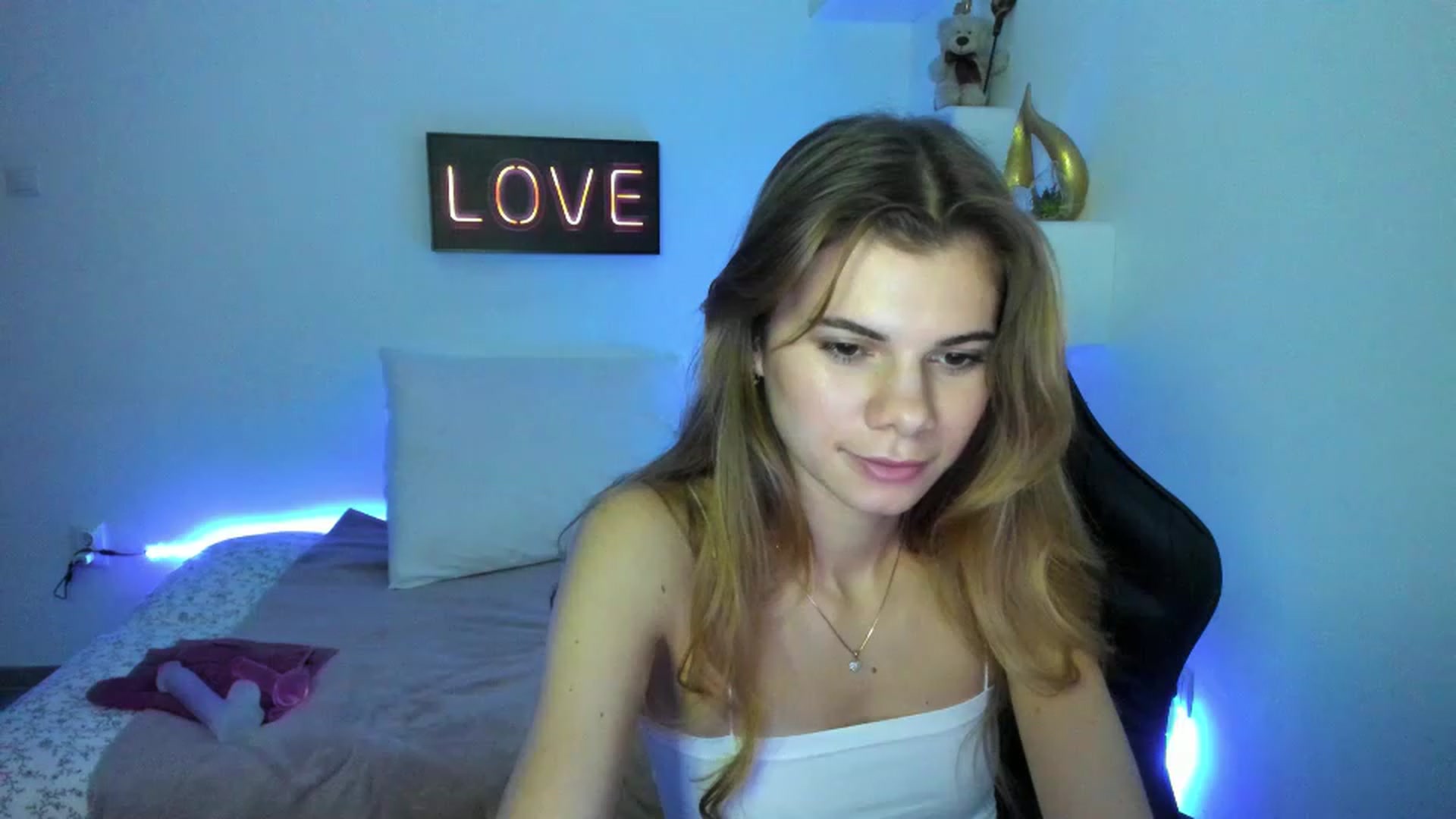 Gallery image thumbnail from RileyReid_18's myfreecams stream on, 01/07/2023, 16:17 image 12 of 20