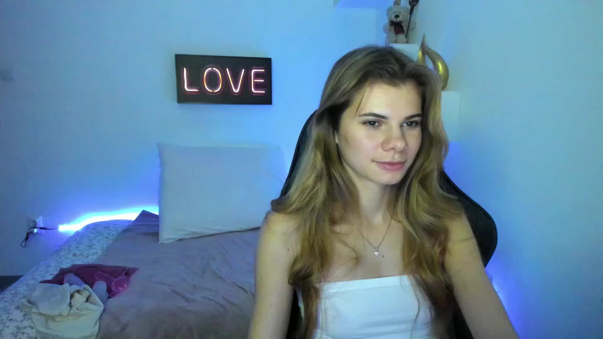 Gallery image thumbnail from RileyReid_18's myfreecams stream on, 01/07/2023, 16:17 image 3 of 20