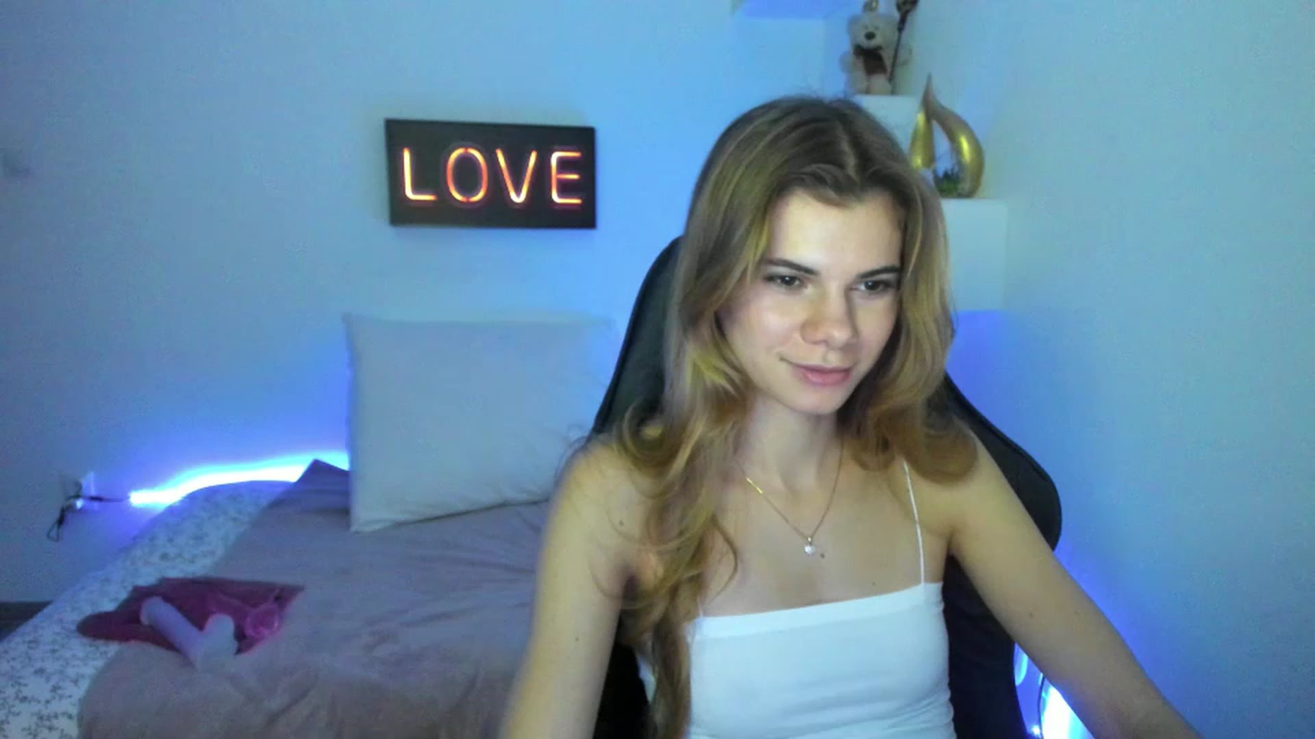 Gallery image thumbnail from RileyReid_18's myfreecams stream on, 01/07/2023, 16:17 image 15 of 20