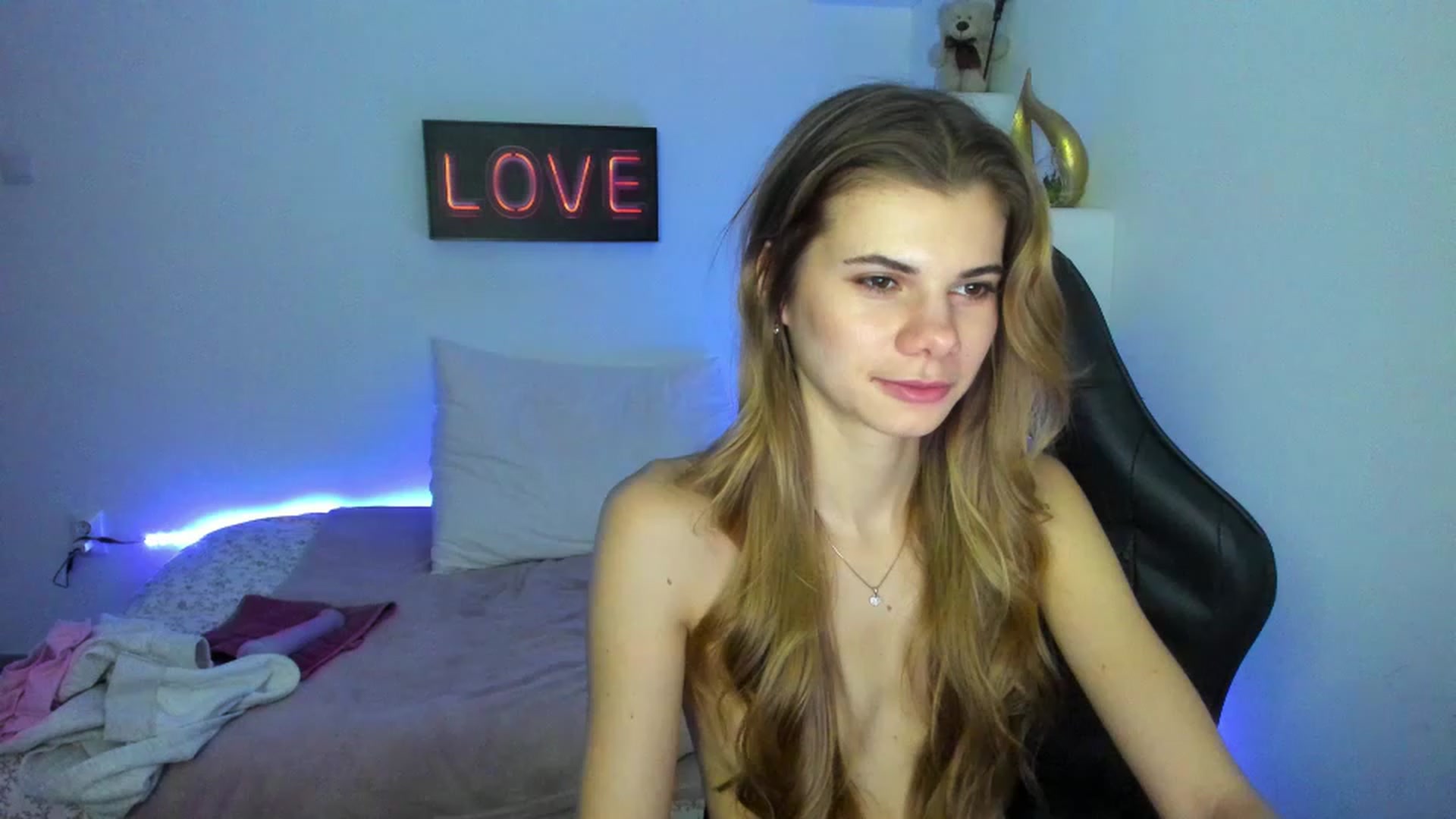 Gallery image thumbnail from RileyReid_18's myfreecams stream on, 01/08/2023, 19:03 image 10 of 20