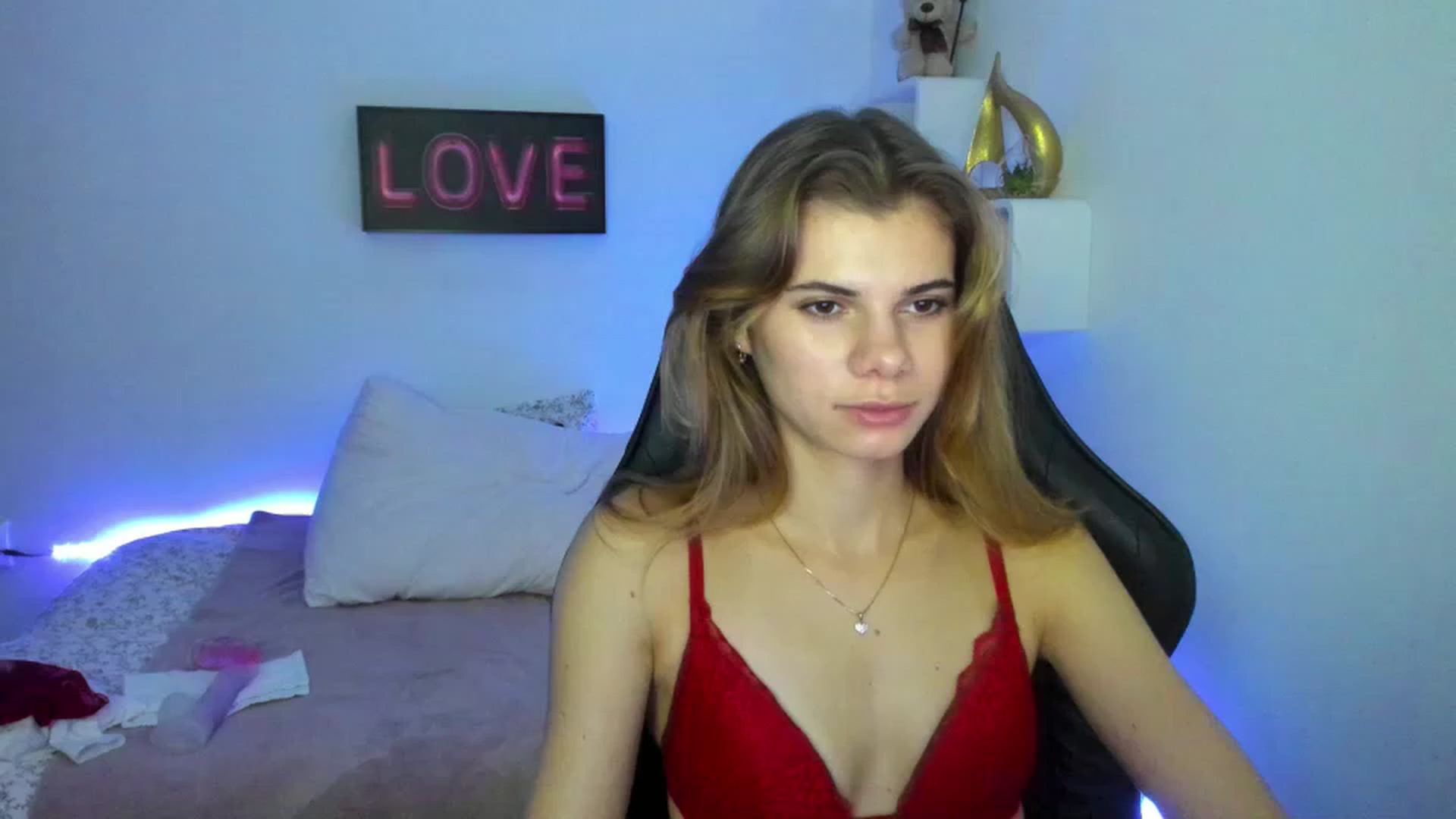 Gallery image thumbnail from RileyReid_18's myfreecams stream on, 01/09/2023, 16:45 image 10 of 20