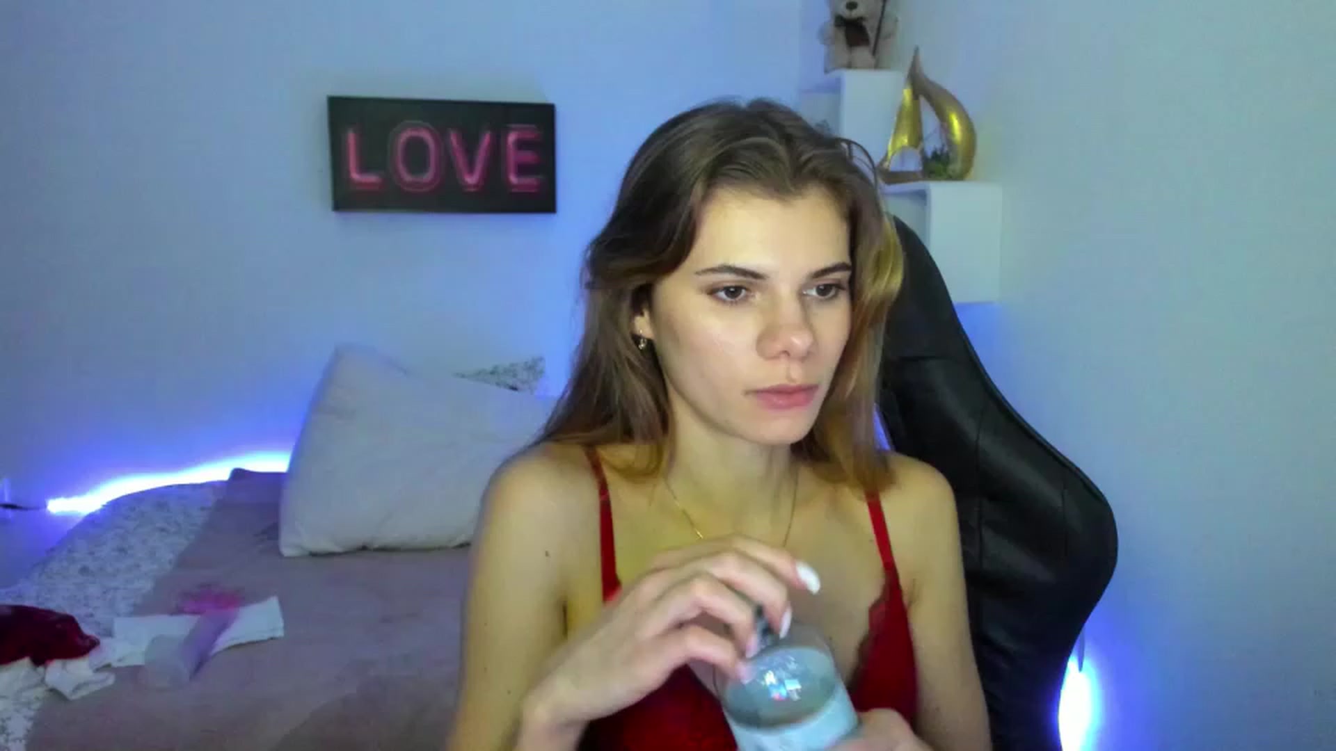 Gallery image thumbnail from RileyReid_18's myfreecams stream on, 01/09/2023, 16:45 image 8 of 20