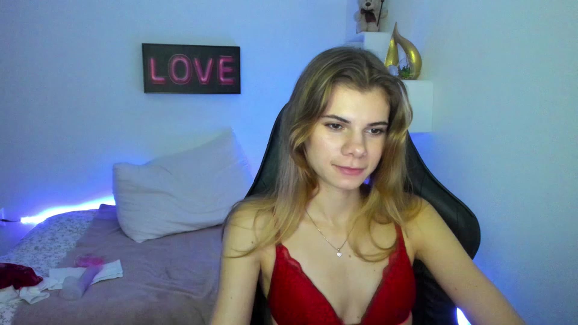 Gallery image thumbnail from RileyReid_18's myfreecams stream on, 01/09/2023, 16:45 image 1 of 20
