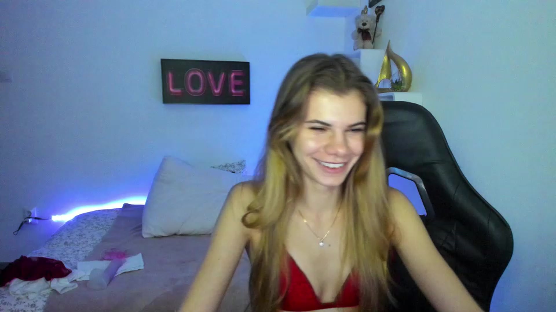 Gallery image thumbnail from RileyReid_18's myfreecams stream on, 01/09/2023, 19:11 image 14 of 20