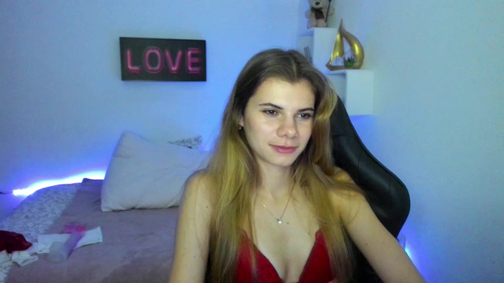 Gallery image thumbnail from RileyReid_18's myfreecams stream on, 01/09/2023, 19:11 image 5 of 20