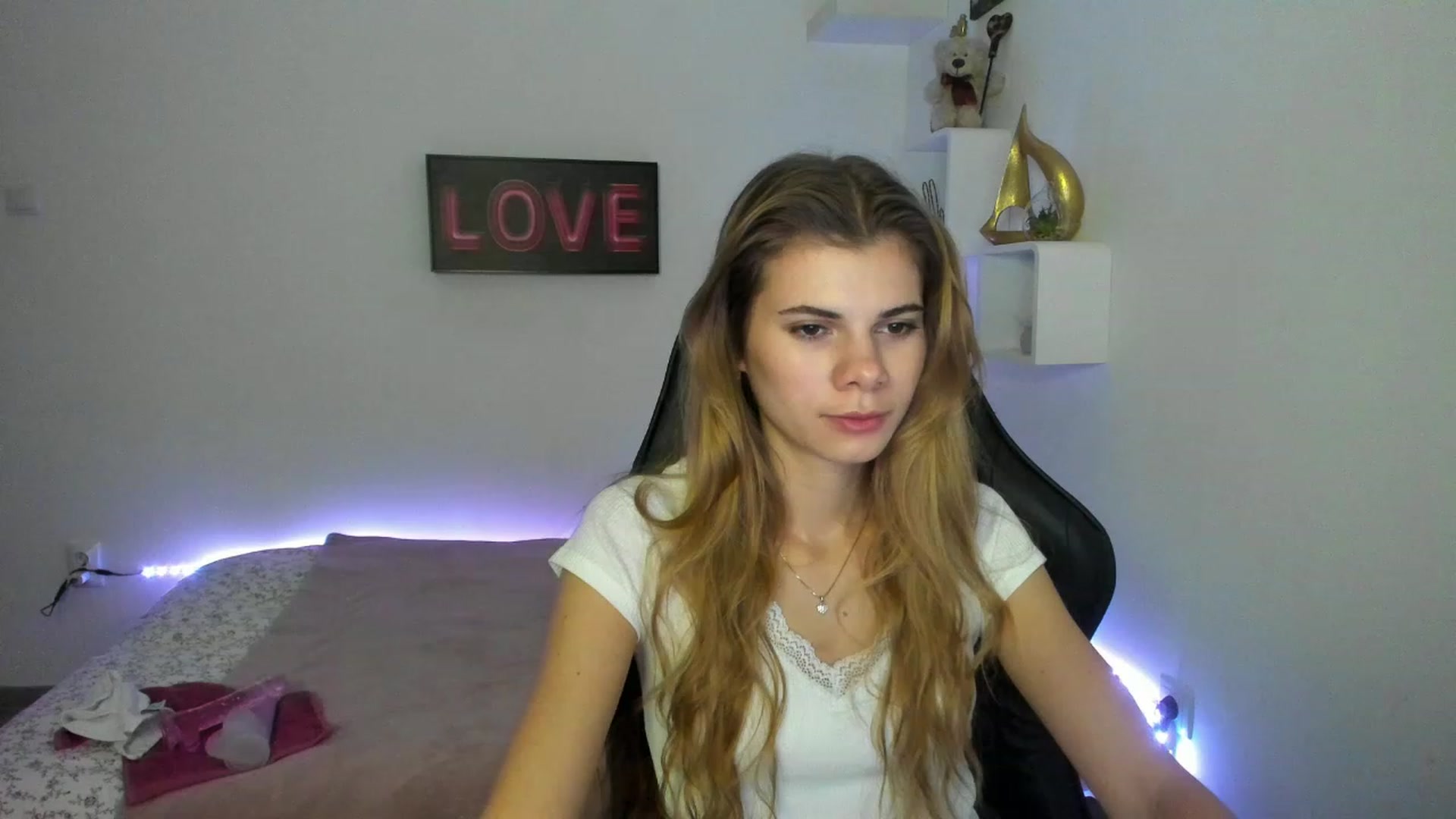 Gallery image thumbnail from RileyReid_18's myfreecams stream on, 01/10/2023, 10:02 image 3 of 20