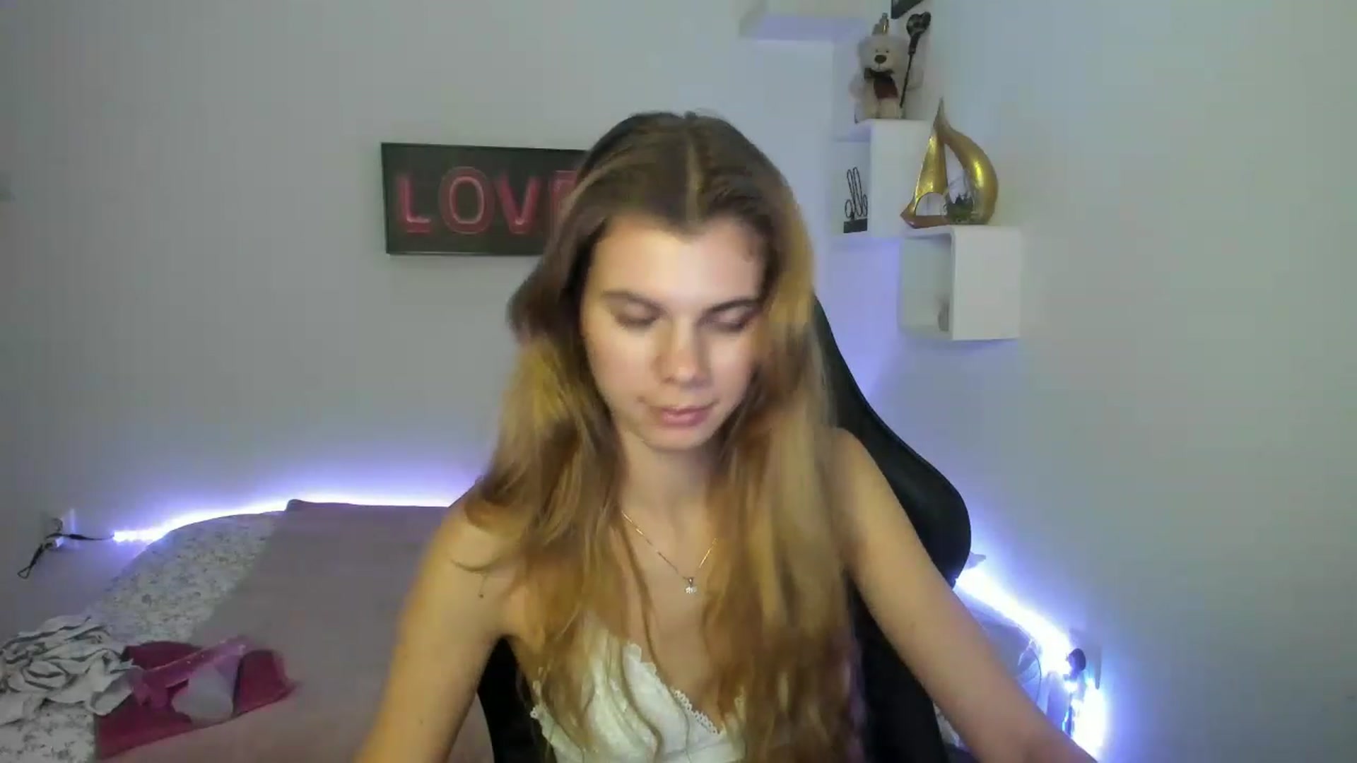 Gallery image thumbnail from RileyReid_18's myfreecams stream on, 01/10/2023, 11:46 image 11 of 20