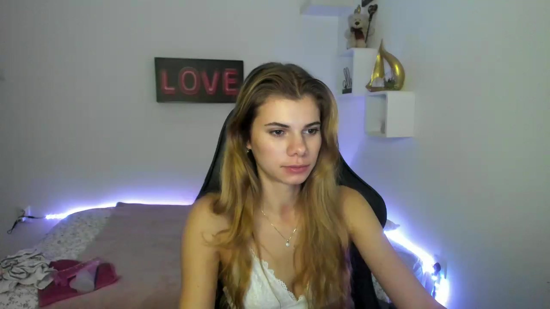 Gallery image thumbnail from RileyReid_18's myfreecams stream on, 01/10/2023, 11:46 image 18 of 20
