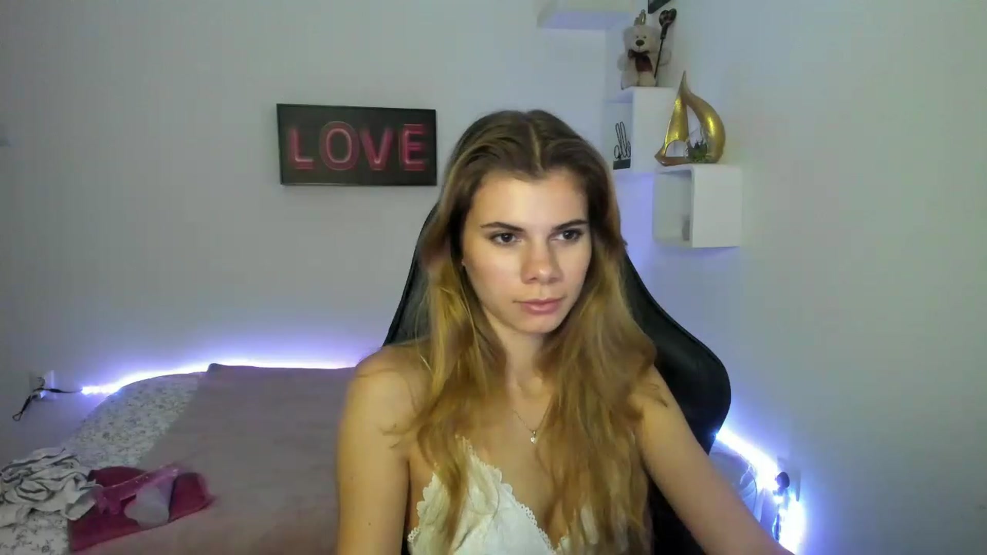 Gallery image thumbnail from RileyReid_18's myfreecams stream on, 01/10/2023, 11:46 image 9 of 20