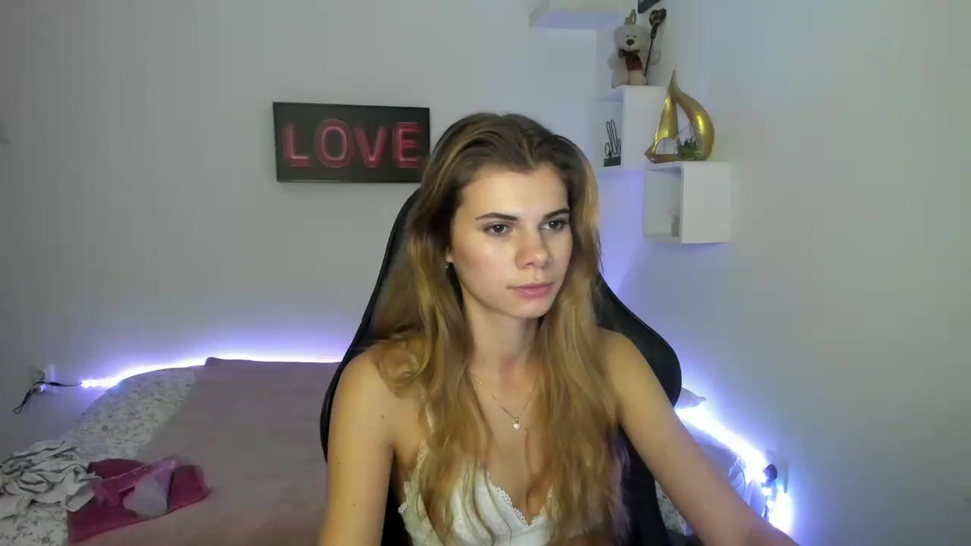 Gallery image thumbnail from RileyReid_18's myfreecams stream on, 01/10/2023, 11:46 image 17 of 20