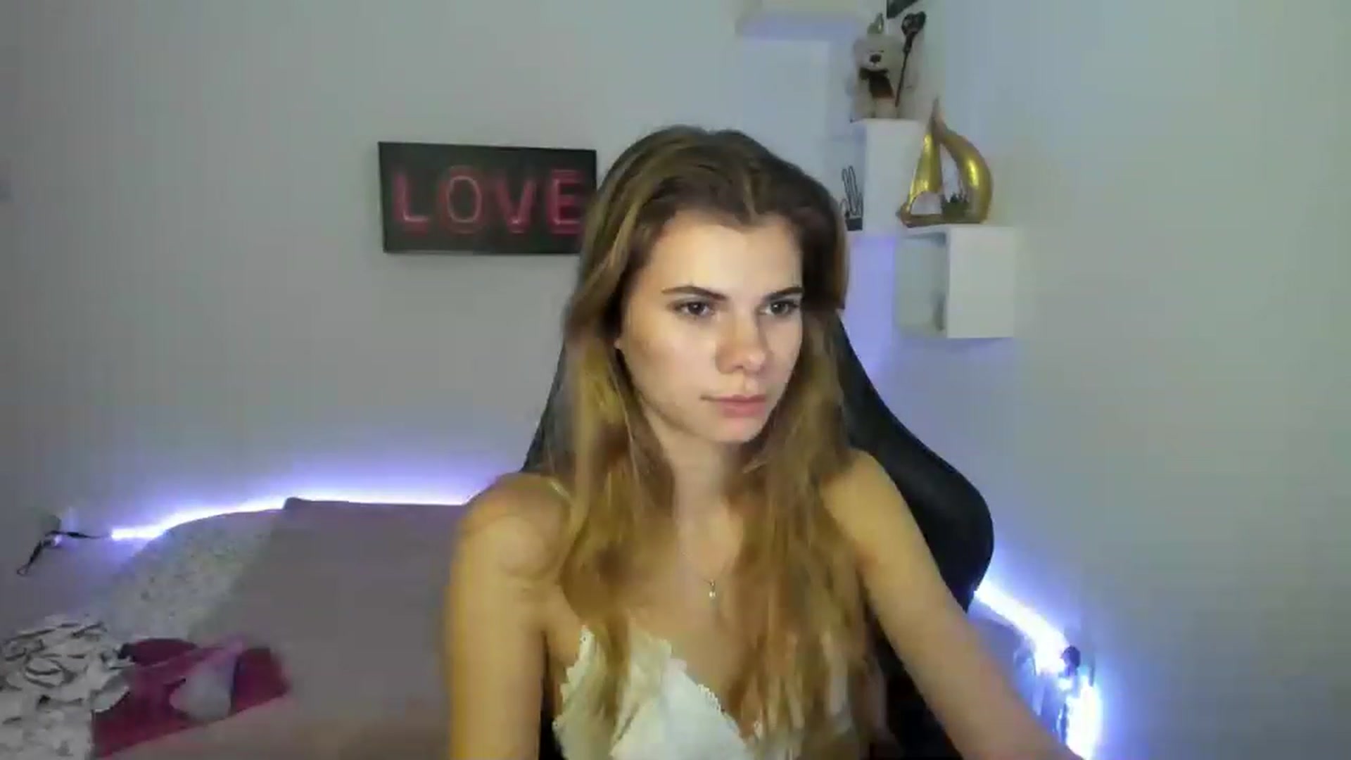Gallery image thumbnail from RileyReid_18's myfreecams stream on, 01/10/2023, 11:46 image 7 of 20