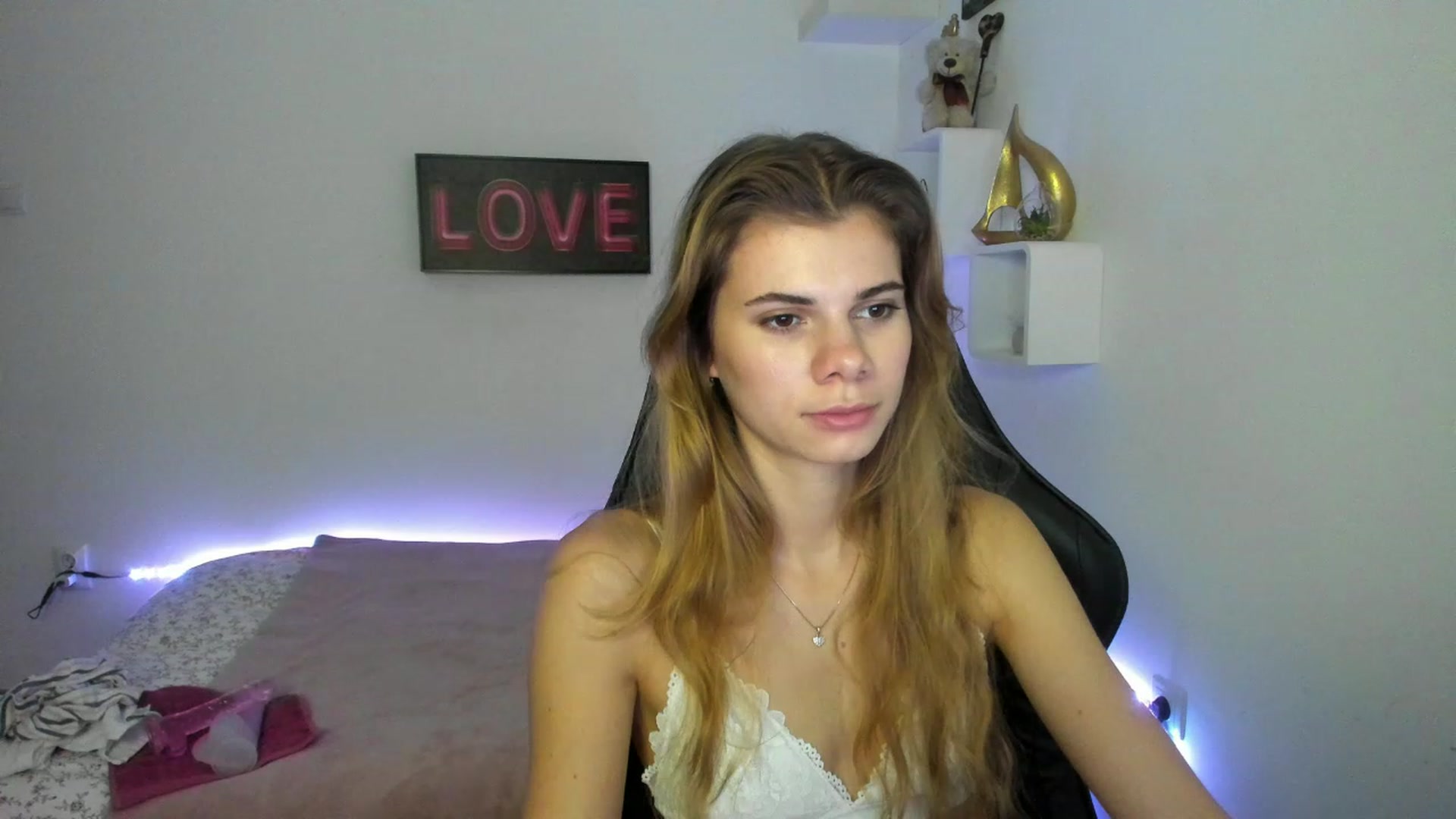 Gallery image thumbnail from RileyReid_18's myfreecams stream on, 01/10/2023, 11:46 image 5 of 20