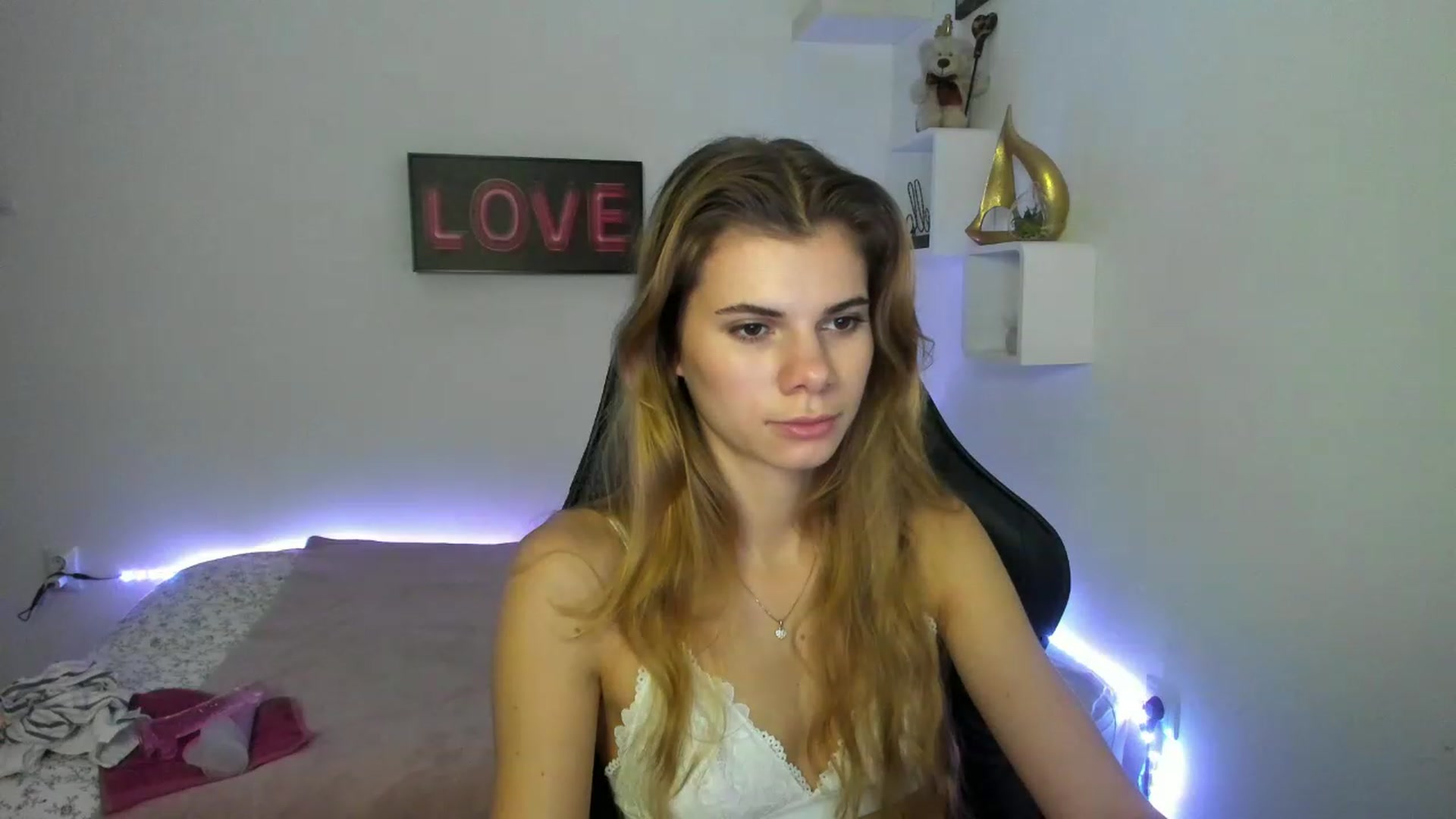 Gallery image thumbnail from RileyReid_18's myfreecams stream on, 01/10/2023, 11:46 image 6 of 20