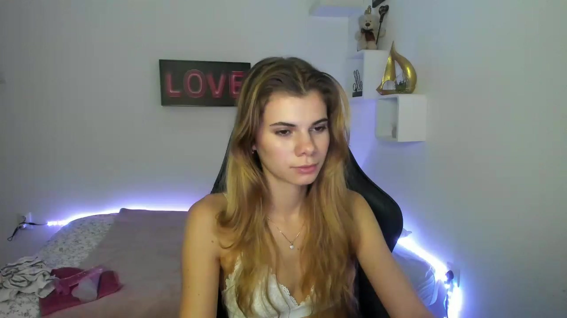 Gallery image thumbnail from RileyReid_18's myfreecams stream on, 01/10/2023, 11:46 image 12 of 20