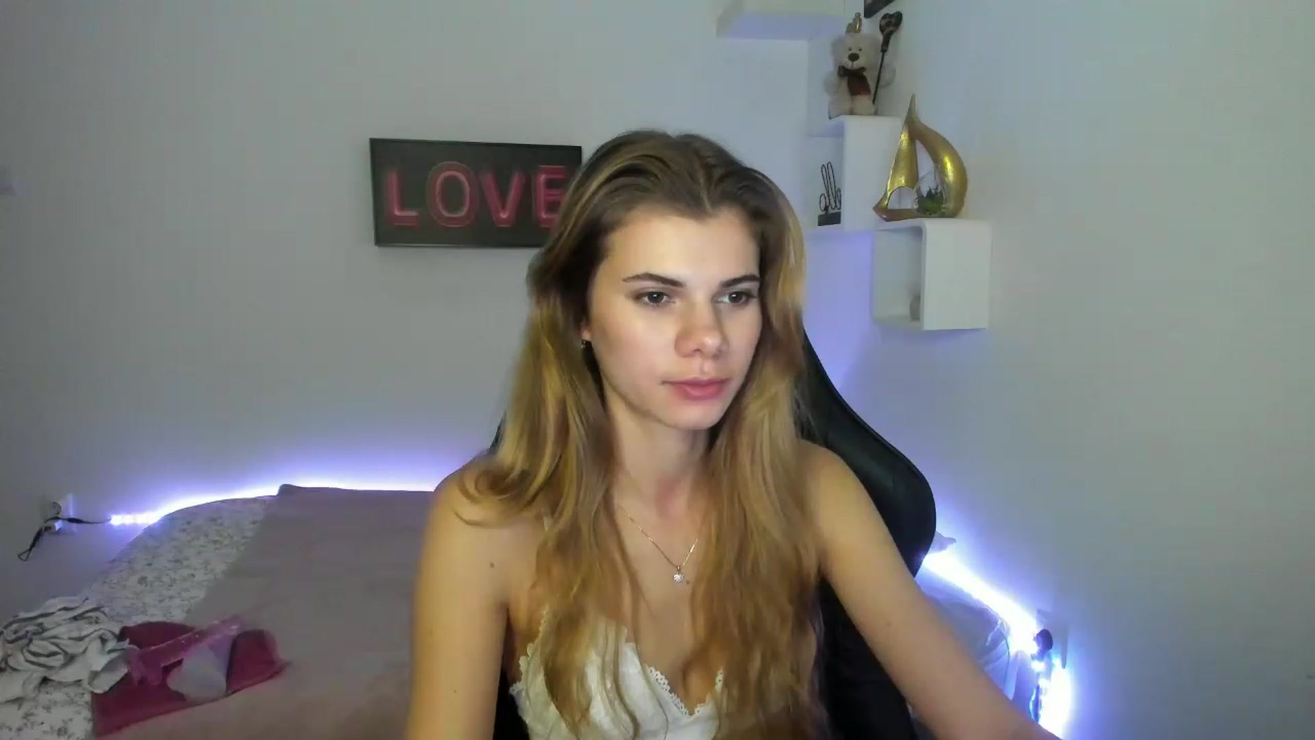 Gallery image thumbnail from RileyReid_18's myfreecams stream on, 01/10/2023, 11:46 image 16 of 20