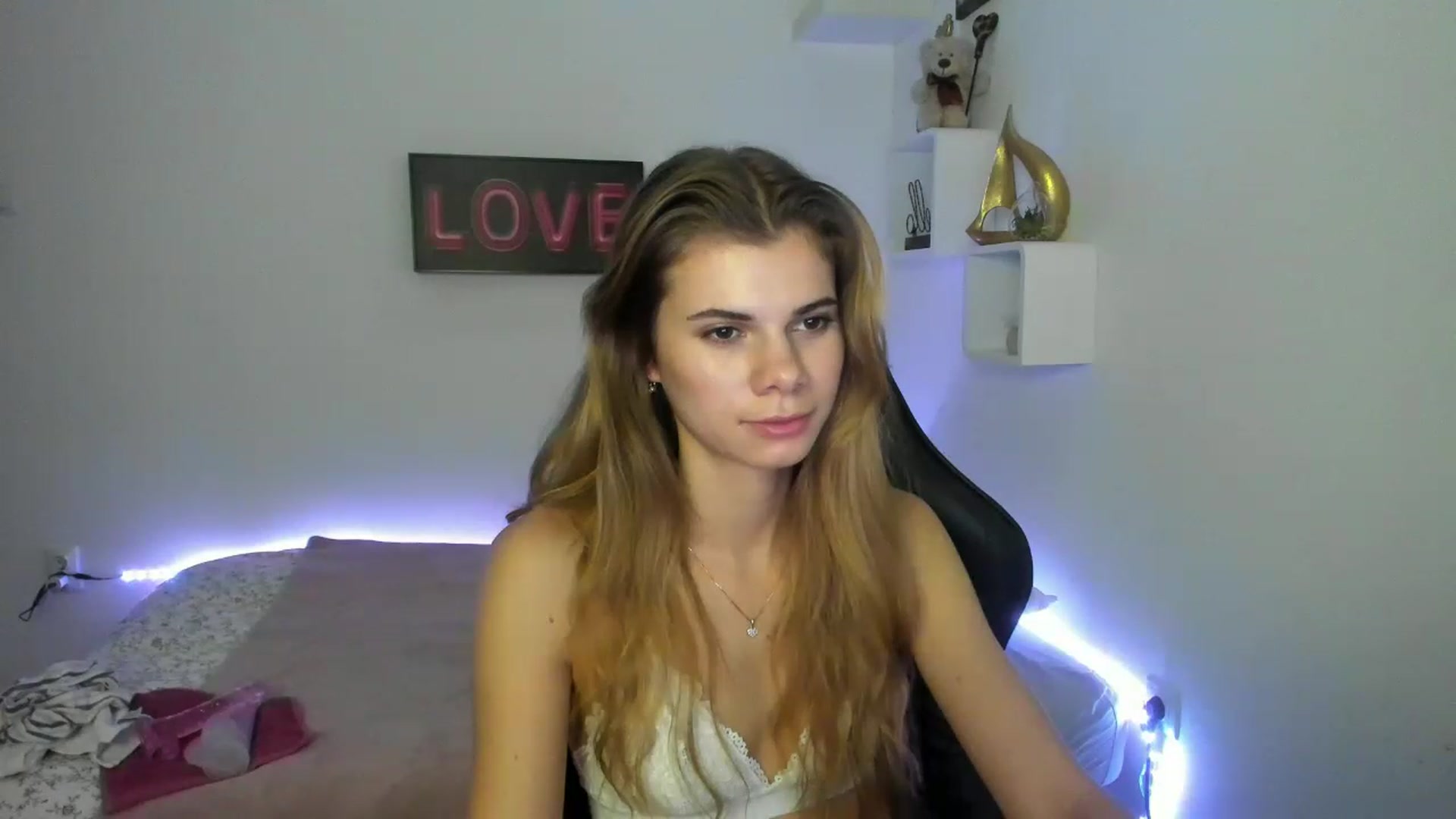 Gallery image thumbnail from RileyReid_18's myfreecams stream on, 01/10/2023, 11:46 image 13 of 20