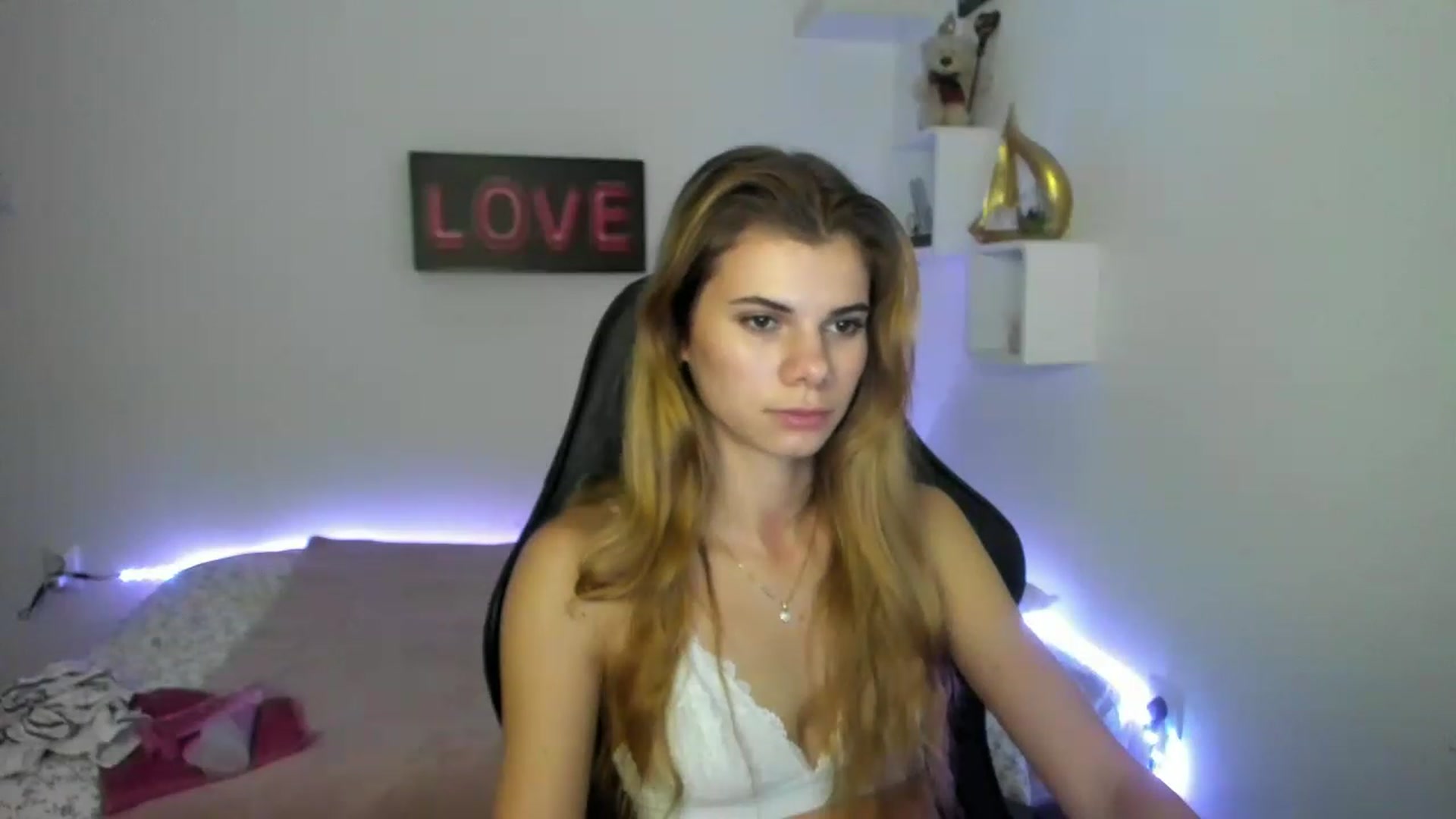 Gallery image thumbnail from RileyReid_18's myfreecams stream on, 01/10/2023, 11:46 image 19 of 20