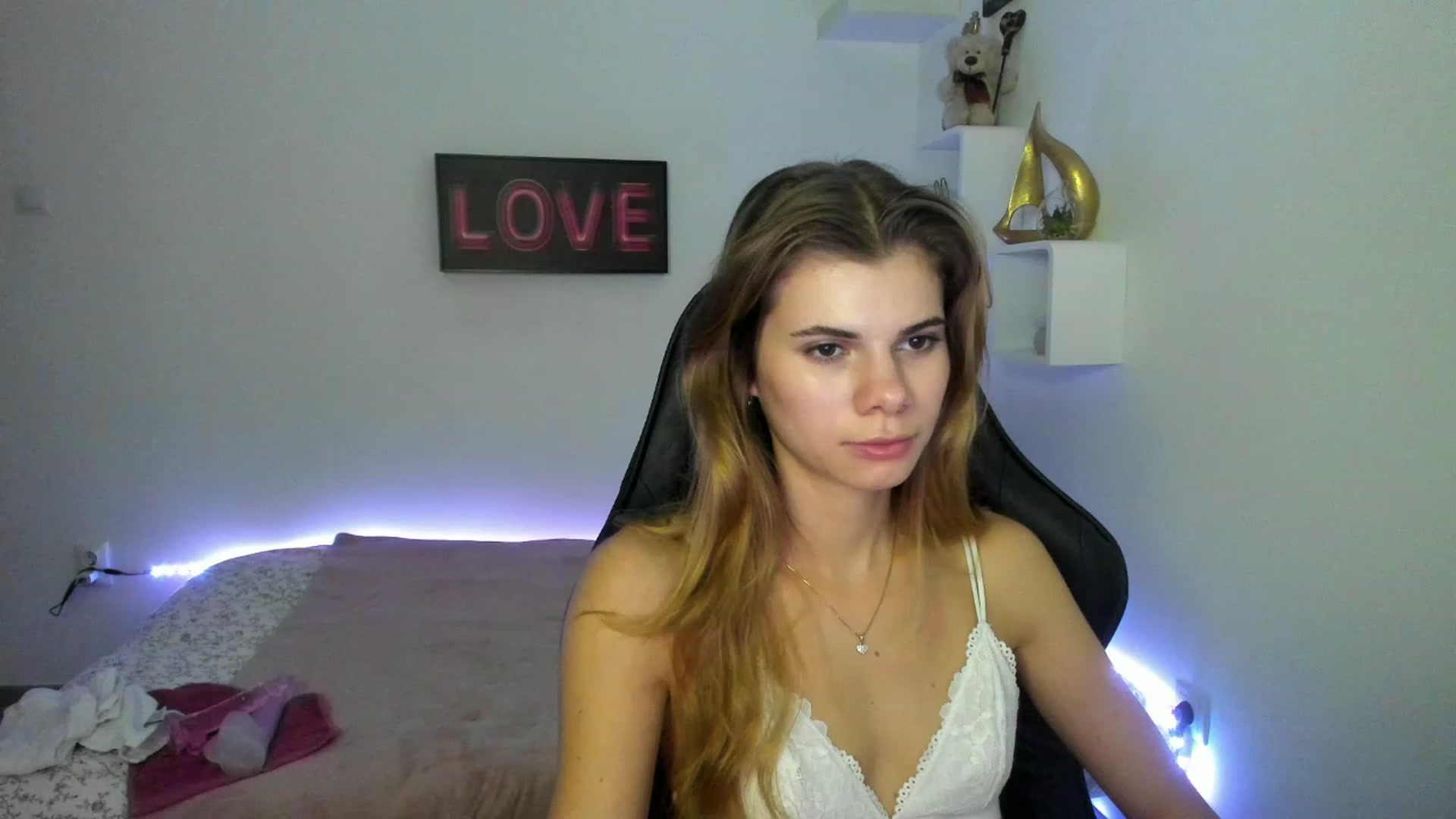 Gallery image thumbnail from RileyReid_18's myfreecams stream on, 01/10/2023, 13:34 image 17 of 20